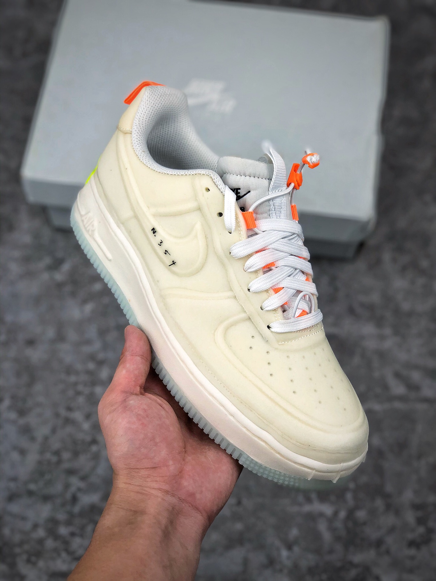  支持放店  
Air Force 1 Low “Sail”米白橘
原楦头原纸板 纯正空军版型
专注外贸渠道 全掌内置蜂窝气垫 #原盒配件 原厂中底钢印、拉帮完美   
官方货号：CV1754 100
SIZE：36 36.5 37.5 38 38.5 39 40 40.5 41 42 42.5 43 44 44.5 45