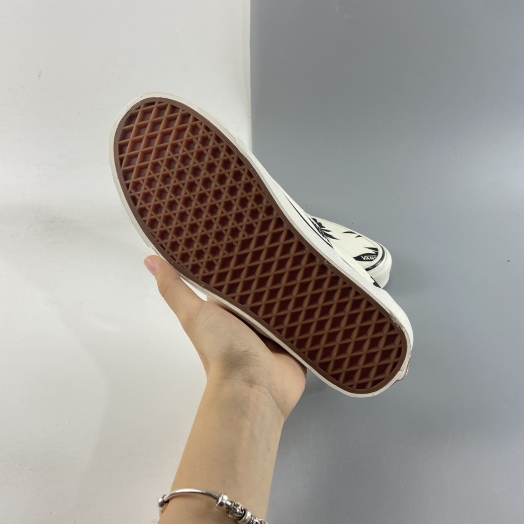 P150  Vans Og Era Lx  万斯ERA白色枫叶帆布鞋2021新款高端韩版百搭vans限量版男女板鞋高端亮油版 VN0A4BVA01Z