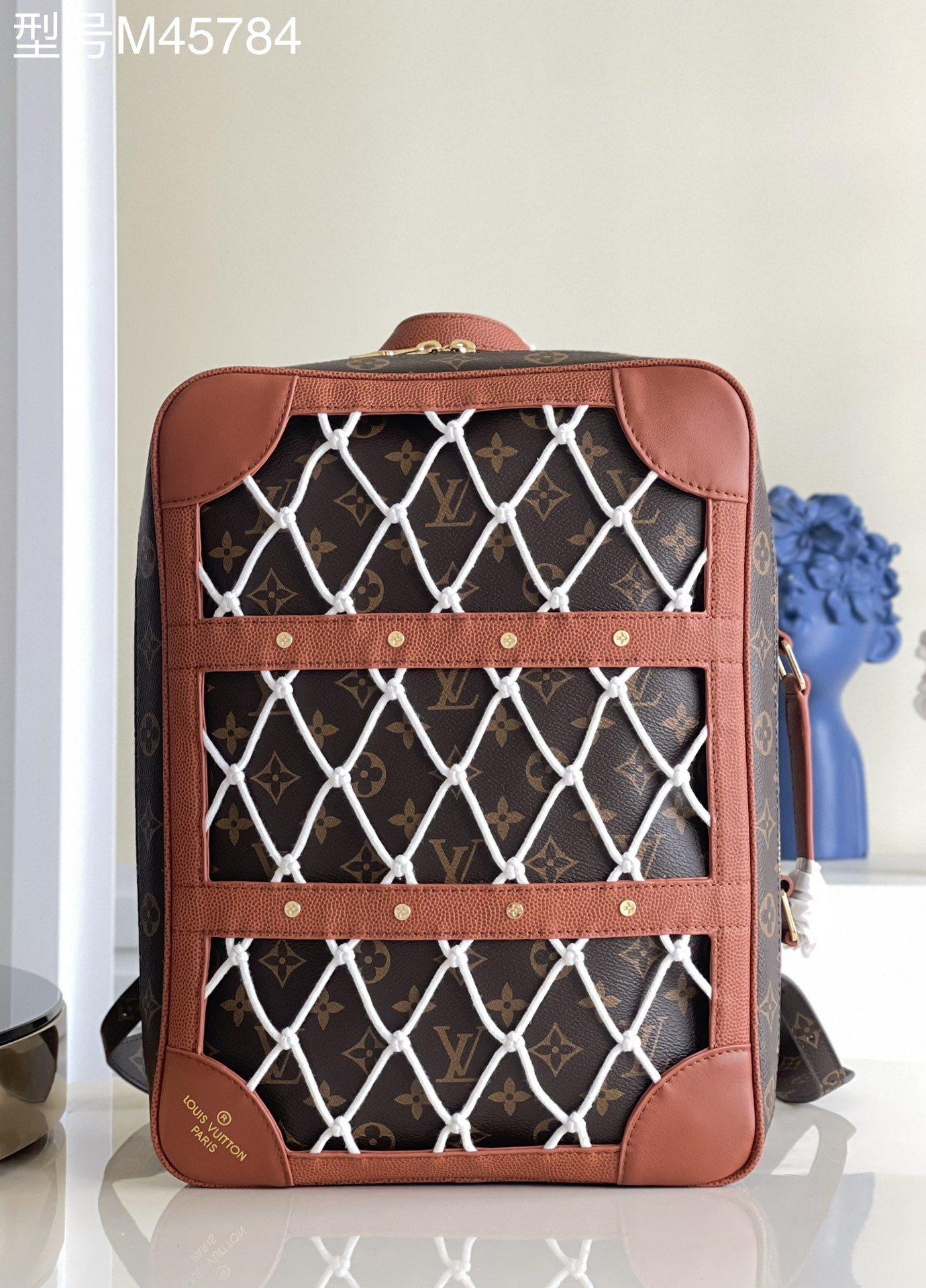 NO:397578,【Exclusive real shot M45784】 Shoe Box backpack comes from LVXNBA II series, interpreting Louis Vuitton's fashion password with basketball elements. The ball net covers the front Monogram canvas, basketball textured leather and rivets outline the outline. Dimensions 33 x 39 x 12.5 cm (length x height x width) G.850, LV [original leather], louis vuitton, louis vuitton19860909【独家实拍M45784】 Shoe Box 双肩包 出自 LVXNBA II 系列,以篮球元素解读路易威登的时尚密码.球网覆盖正面 Monogram 帆布,篮球纹理皮革及铆钉勾勒轮廓.尺寸33 x 39 x 12.5 厘米(长度 x 高 x 宽) G.850,LV【原厂皮】,louis vuitton,louis vuitton,Bag