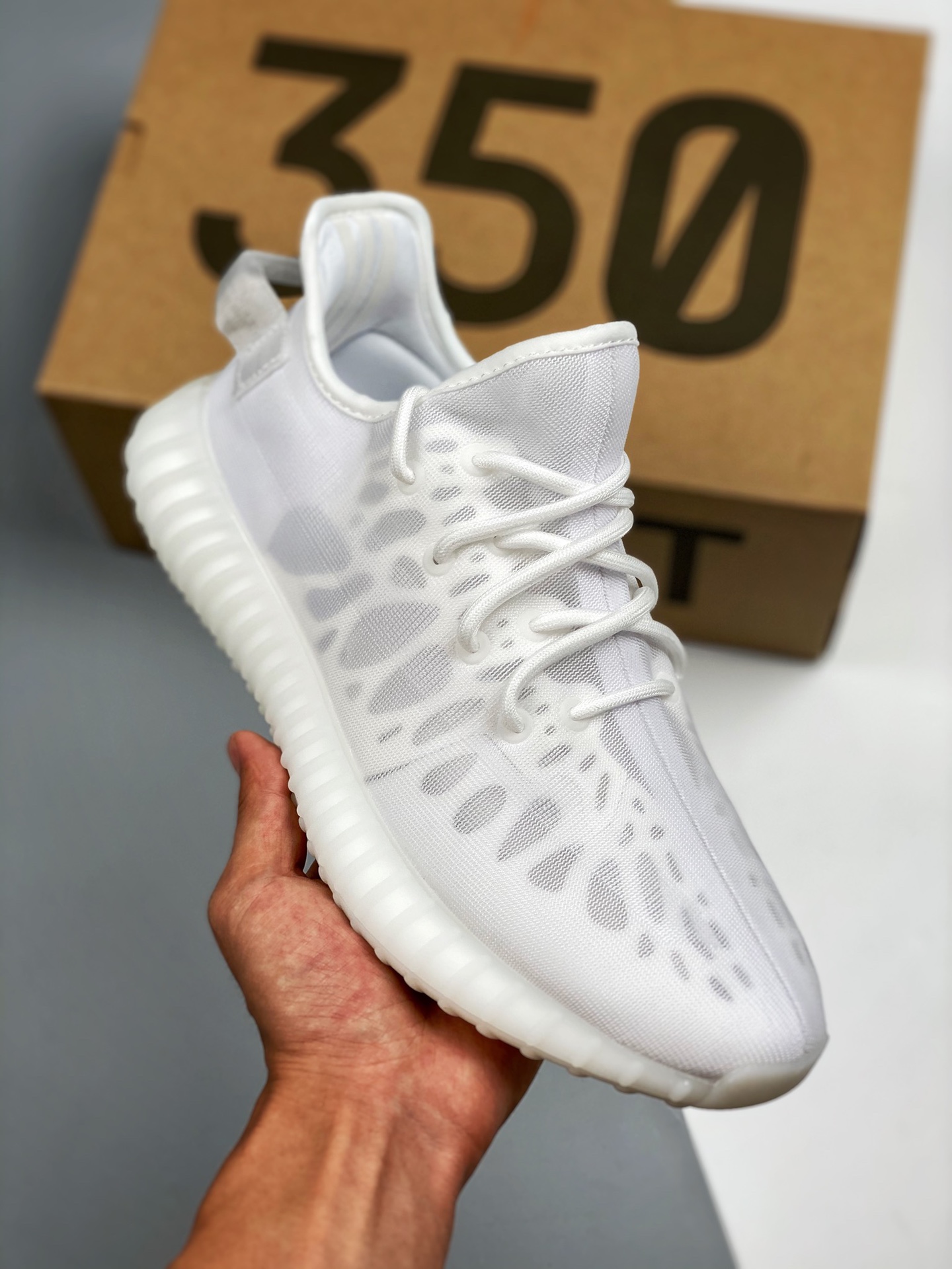 Yeezy Boost 350 V2 "Triple white" helado, ¡la mejor relación calidad-precio! Compramos el zapato de muestra o…