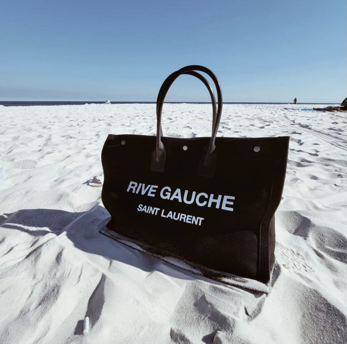 NO:772756,A shopping bag that is easy to use when strolling on the beach in the afternoon. Concave styling anytime and anywhere, saint laurent, saint laurent19860909午后漫步于海滩轻便使用的购物袋 随时随地凹造型,圣罗兰,saint laurent,Bag