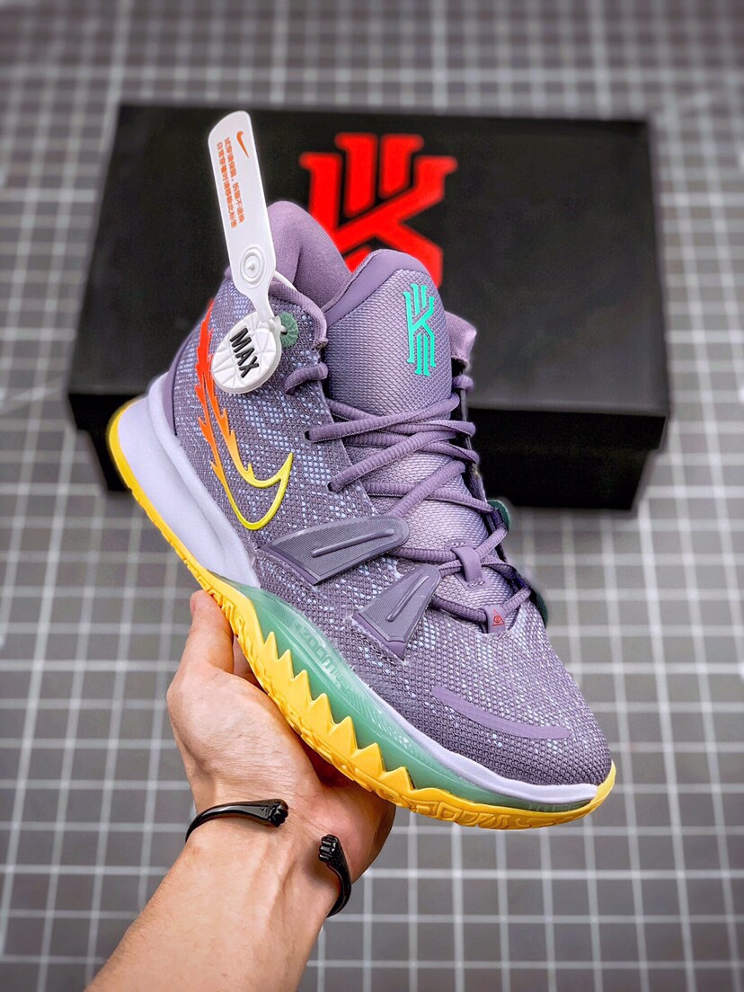 💰220公司级💰280纯原版 nk kyrie 7 ep "cny"欧文7篮球鞋中国年 黑紫金实战天花板 独家贝壳头m2k椰子350满天星500开拓者700阿甘sacain重磅呈现 sb dunk黑白熊猫影子灰市场唯一aj1正确版 独家附送中国红空军鞋带手表眼镜帽子配件 满逼格公司级包装 实战王者级货品 ●唯一正确欧文6立体盒标●原楦调教 完美鞋型●内置原厂8mm zoomturbo气垫●7层后跟组件 欧文5打造顶级包裹性能●3层鞋面架构 独家正确还原 ●独家专属售后材真料实打造年度实战旗舰 欧文7代 最高规格呈现👊🏻货号：cq9327-006尺码：39 40 40.5 41 42 42.5 43 44 44.5 45 46