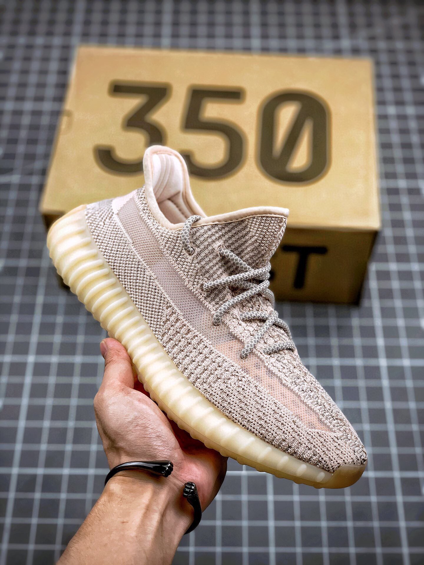 💰150真标180公司260纯原耐克空军一号aj1阿迪达斯三叶草贝壳头椰子350新百伦古驰脏脏鞋LV麦昆dunk匡威1970s万斯vans彪马aj312爱步德训aj4斐乐MLB巴黎世家亚瑟士飞马萨洛蒙库里nike耐克 空军一号 阿迪达斯adidas 三叶草 椰子350 v2 sb dunk 古驰脏脏鞋 麦昆 匡威1970s 万斯 vans 范斯运动鞋板鞋跑步鞋跑鞋篮球鞋 添柏岚prada普拉达爱马仕香奈儿新百伦 巴黎世家迪奥dior爱步乔丹 air jordan 亚瑟士asics 斯凯奇 斐乐 彪马 锐步 mlb fila 鬼冢虎 lv路易威登 ny 北面 大鹅ugg 莆田鞋 板鞋 樱花粉 af1 高帮 纯白 复古 满天星 解构 鬼冢虎鞋盾 samba小麦色 蓝粉 马卡龙 低帮 独角兽 鬼冢虎鸳鸯 联名 童鞋 冰淇淋 骨白冰蓝 白蓝 黑色 小白鞋 电玩像素 黑白 涂鸦 镭射 雾霾 白色 diy 1970s 夜光 大童 泼墨 中帮 黑武士 洛克公园 魔术贴 情侣 经典 四钩 奶咖色 刮刮乐 白丝绸 白银 3m 反光 白绿夜光 白橙双钩 小雏菊 权志龙 白绿橙 off white 飞线 金钩 冰块 小银钩 笑脸 缝线 剪纸 纯黑 蓝丝绸 情人节限定 白金 蓝白 354 黑曜石 熊猫 像素 冰蓝 四小勾 水晶底 寿桃 洞洞鞋 彩虹像素 灰色 air force 1 黑色 拖鞋 aj4 aj35 aj11 篮球鞋 莆田 aj3 aj6 aj13 aj7 童鞋 儿童鞋 aj312 aj36 黑白奥利奥 传奇蓝 aj32 限量版 飞人拖鞋 康扣 熊猫 北卡蓝 low 白水泥 藤原浩 aj34郭艾伦 影子灰 蒂芙尼绿 aj10 倒钩 aj9 冰雪奇缘 黑曜石 aj31 aj270 球鞋 大魔王 冰激凌 樱木花道 热熔岩 迪奥联名 胭脂红 凉鞋 aj15 满天星 水泥灰 芝加哥 鸳鸯 aj28 情侣 aj28 樱花粉 电玩像素 北卡蓝 小迪奥 粉色 樱花粉 电玩像素 烟灰 变色龙 兵马俑 大巴黎 aj16 兔八哥 马卡龙 大学蓝 aj30 黑水泥 白蛇 叶绿素 火影 白水泥 情人节限定 粉蛇 黑红 球鞋gtcut kobe球鞋 zoom kobe 500黑武士 2022r nike星空 gt球鞋 zoom跑鞋 纽巴伦990 nikecourt女鞋 zoom aj1 nb827 斐乐hike nike青花瓷 aj镭射 科6 next跑鞋 宇航员2.0 小白鞋 男鞋 运动鞋 斯凯奇 斐乐 板鞋 aj 彪马 新百伦 亚瑟士 new balance adidas 阿迪达斯 篮球鞋 空军一号 纯白 跑步鞋 vision street wear puma 女运动休闲鞋 nb 情侣鞋 球鞋 dunk 美津浓 欧文7 运动鞋女款跑步鞋 休闲男鞋 aj1 拖鞋 耐克鞋男新款 鞋子 童鞋 男款 飞马 zoom 超级飞马 跑鞋 老爹鞋 air max 儿童鞋子 男士 飞马38 m2k 日落 黑白熊猫 女款 飞马39 男款 阿甘鞋 飞马37 夏季 dunk sb 华夫鞋 凉鞋 开拓者 夏款 毛毛虫 气垫 air zoom 休闲鞋 高帮 帆布鞋 sacai 2022 vapormax 赤足 飞马36 af1 紫葡萄 树莓紫 winflo8 court女鞋 网鞋 zoom 破二 dc0774 拖鞋 superfly 子弹头 dunk黑白熊猫 blazer max270 欧文7 小童鞋 阿尔法 欧文8 登月 星空 莆田 黑武士 airmax97 贝壳头 三叶草 boost forum 椰子鞋 yeezy neo 暗夜精灵 金标 椰子 350 v2 ultraboost 清风 阿尔法 涉水鞋 ub21 ub22 forum84 ub nmd 爆米花 pro2 cut supernova x9000 椰子500 小椰子 forum low 史密斯 椰子700 樱花系列女鞋 新百伦530 327 574 5740 满天星 992 550 990 303 nb2002ra 302 元祖灰 993 990v5 nb300 ms327 580 999 nb327新百伦 新百伦878 nb300 5740奶茶色 m5740nb5740 997 608 452 nbms327 992元祖灰 996 880 低帮 倒钩 aj1 low 北卡蓝 黑曜石 倒钩藤原浩鞋 芝加哥 禁穿 小迪奥aj1 aj1大学蓝 樱花粉 烟灰 闪电倒钩 mid 影子灰 白丝绸 黑红脚趾 黑红 马卡龙 小dior 蒂芙尼绿 黑脚趾 小摩卡 蜘蛛侠 兔八哥 莆田纯原 纯白 中帮 黑粉脚趾 鸳鸯 low摩卡棕 扣碎 倒钩低帮 小闪电 凯尔特人 芝加哥ow联名 灰白 红豆奶茶 叛逆 换底 扣碎篮板 摩卡棕 迪奥联名鞋 皇家蓝 低帮女鞋倒钩白棕 泡泡糖 黑粉脚趾 北卡蓝低帮 黑绿脚趾 影子灰 蒂芙尼绿 黑脚趾 浆果粉 扣碎篮板 鸳鸯 冰淇淋 白丝绸 激光蓝 offwhite联名 黑粉脚趾 蓝 水洗丹宁 情人节 午夜蓝 凯尔特人 泡泡糖 男鞋 女鞋 夏季 儿童 拖鞋 小众鞋 篮球鞋 凉鞋 运动鞋 跑步鞋 童鞋 板鞋 日落 足球鞋 小白鞋 跑鞋 老爹鞋 zoom 超级飞马 36 37 38 sb dunk 鞋子 新款 m2k air max 薄款 赤足5.0 星空 登月 回到未来 vapormax 超轻 网鞋 气垫鞋 阿甘鞋 休闲鞋 47 blazer 高帮 樱花粉 free vaporfly 情侣 子弹头 华夫鞋 欧文7 lebron18 joyride fly3 max270 杜兰特5 毛毛虫 黑武士 限量版 忍者 马拉松 winflo7 kyrie7 ep 莆田鞋 板鞋 樱花粉 af1 高帮 纯白 复古 满天星 解构 鞋盾 小麦色 蓝粉 马卡龙 低帮 独角兽 鸳鸯 联名 童鞋 冰淇淋 骨白冰蓝 白蓝 黑色 小白鞋 电玩像素 黑白 涂鸦 镭射 雾霾 白色 diy 夜光 大童 泼墨 中帮 黑武士 洛克公园 魔术贴 情侣 经典 四钩 奶咖色 刮刮乐 白丝绸 白银 3m 反光 白绿夜光 白橙双钩 小雏菊 权志龙 白绿橙 off white 飞线 金钩 冰块 小银钩 笑脸 缝线 剪纸 纯黑 蓝丝绸 情人节限定 白金 蓝白 354 黑曜石 熊猫 像素 冰蓝 四小勾 水晶底 寿桃 洞洞鞋 彩虹像素 灰色 air force 1 黑色 拖鞋 aj4 aj35 aj11 篮球鞋 莆田 aj3 aj6 aj13 aj7 童鞋 儿童鞋 aj312 aj36 黑白奥利奥 传奇蓝 aj32
