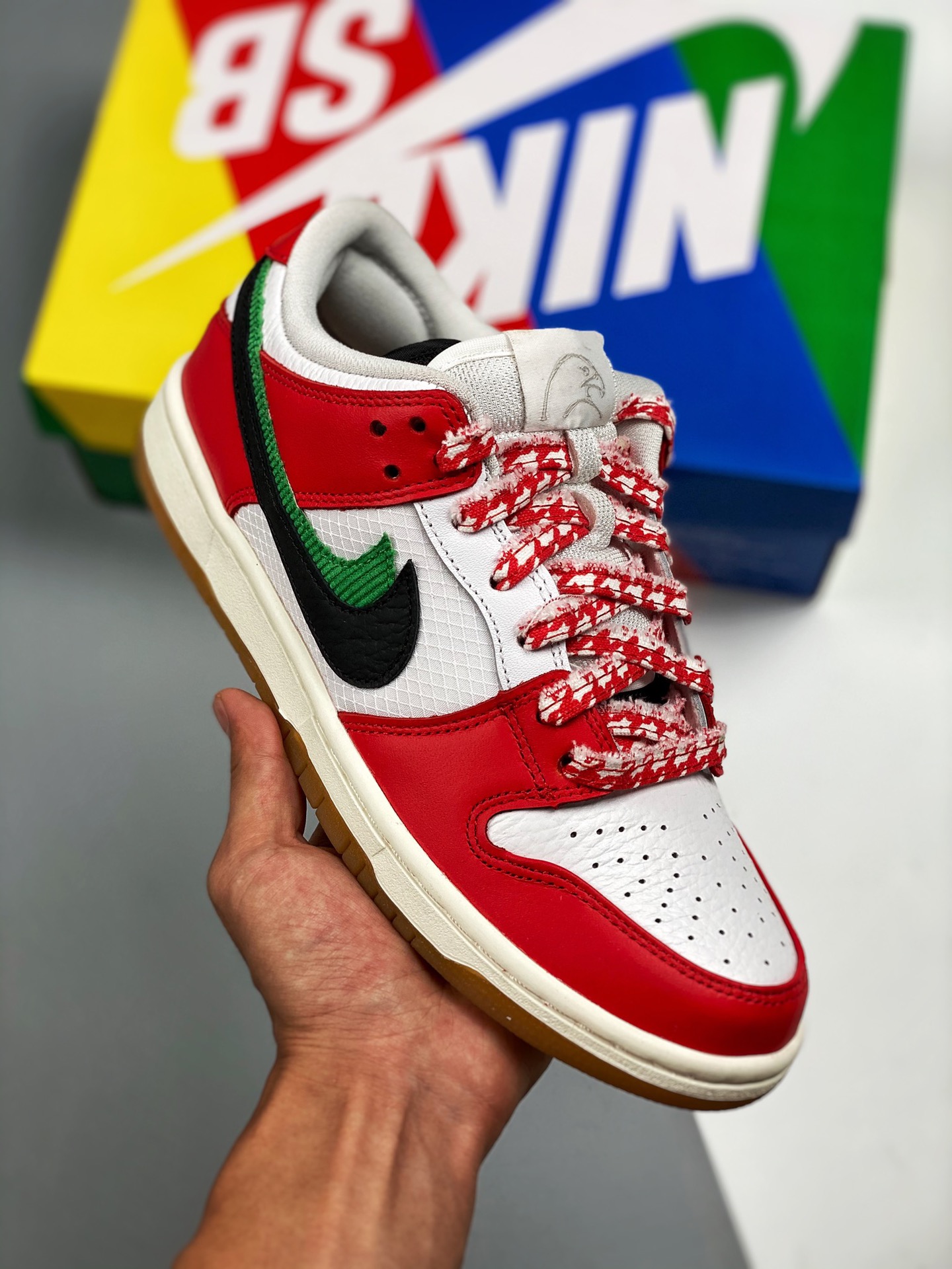 Versión G original‼️ Frame Skate x Nike SB Dunk Low “Habibi” blanco rojo doble swoosh, desarrollo con el zapato origina…