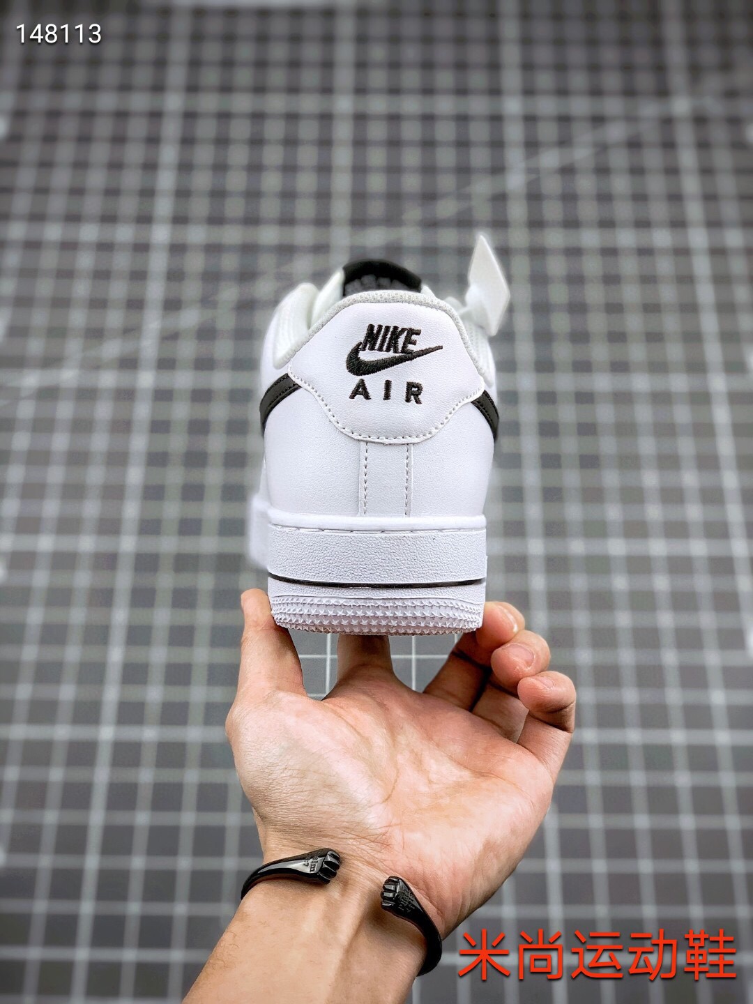 💰180公司级💰240纯原版本
 耐克空军一号 air force 1 low 白黑小权志龙 
诠释空军市场最高品质 sb dunk影子灰外围实体可充正操作 客订贝壳头拖鞋小白鞋m2k阿甘yeezy350满天星天使纯白小麦n定制手表眼镜帽子原装 乔1内置solo蜂窝max270气垫
原盒、防尘纸、纸撑均采购原厂 
size：36 36.5 37.5 38 38.5 39 40 40.5 41 42 42.5 43 44 44.5 45



主营：阿迪达斯 耐克 匡威 万斯 麦昆 古驰 斯凯奇 nb 新百伦 斐乐 巴黎世家 
椰子350 椰子500 椰子700 m2k 贝壳头 1970s 三叶草 nb550 nb327 nb992
古驰做旧 古驰小脏鞋 古驰小蜜蜂 sb dunk 空军一号 老爹鞋 aj1 aj3 aj4 aj5 aj11 aj34 aj36 aj312 g.t cut 闪电倒勾 篮球鞋：利拉德7 利拉德6 利拉德5 欧文7代 欧文6 欧文5 欧文4 欧文3 欧文2 欧文1 詹姆斯18代 詹姆斯17 詹姆斯16 詹姆斯15 詹姆斯14 詹姆斯13 詹姆斯12 詹姆斯11 詹姆斯5 詹姆斯4 科比5代 科比1 科比4 科比7 科比8 科比9 科比10 科比12 字母哥2代 字母哥1代 字母哥3代 哈登5代 哈登4代 哈登3 哈登2 哈登1 库里8代 库里7 库里6 库里5 库里4 ……系列 欢
#原盒配件 原厂中底钢印、拉帮完美
Size:36 36.5 37.5 38 38.5 39 40 40.5 41 42 42.5 43 44 44.5 45
现货跑量工厂长期主打款真正的好货不靠吹嘘
质量我们替你把关，你还在犹豫什么，撸起袖子加油干。
全部男女鞋，真标真爆带半码
耐克 阿迪达斯 三叶草 椰子350 v2 sb dunk 古驰脏脏鞋 麦昆 匡威1970s 万斯 vans 范斯 新百伦 乔丹 air jordan 亚瑟士 斯凯奇 斐乐 彪马 锐步 mlb  fila 鬼冢虎 莆田鞋   板鞋 樱花粉  af1 高帮 纯白 复古  满天星 解构 鞋盾   小麦色  蓝粉  马卡龙 低帮 独角兽 鸳鸯 联名 童鞋  冰淇淋  骨白冰蓝  白蓝 黑色 小白鞋 电玩像素 黑白 涂鸦 镭射 雾霾 白色  diy  1970s 夜光  大童 泼墨 中帮 黑武士 洛克公园 魔术贴 情侣 经典 四钩 奶咖色 刮刮乐 白丝绸 白银 3m 反光 白绿夜光 白橙双钩 小雏菊  权志龙 白绿橙 off white 飞线  金钩 冰块 小银钩 笑脸 缝线  剪纸 纯黑 蓝丝绸  情人节限定  白金 蓝白 354 黑曜石   熊猫 像素  冰蓝 四小勾 水晶底 寿桃 洞洞鞋 彩虹像素  灰色 air force 1 黑色   拖鞋 aj4 aj35 aj11 篮球鞋 莆田 aj3 aj6 aj13 aj7 童鞋 儿童鞋  aj312   aj36 黑白奥利奥  传奇蓝  aj32  限量版 飞人拖鞋 康扣  熊猫 北卡蓝  low  白水泥  藤原浩  aj34郭艾伦 影子灰  蒂芙尼绿 aj10 倒钩  aj9 冰雪奇缘 黑曜石 aj31  aj270 球鞋  大魔王 冰激凌  樱木花道  热熔岩  迪奥联名  胭脂红 凉鞋 aj15  满天星 水泥灰 芝加哥 鸳鸯 aj28  情侣 aj28 樱花粉 电玩像素 北卡蓝 小迪奥 粉色 樱花粉 电玩像素  烟灰 变色龙 兵马俑 大巴黎 aj16  兔八哥  马卡龙  大学蓝 aj30 黑水泥  白蛇 叶绿素 火影 白水泥 情人节限定 粉蛇 黑红 球鞋gtcut   kobe球鞋 zoom kobe 500黑武士 2022r nike星空 gt球鞋 zoom跑鞋 纽巴伦990 nikecourt女鞋 zoom aj1 nb827 斐乐hike nike青花瓷 aj镭射 科6 next跑鞋 宇航员2.0 小白鞋 男鞋 运动鞋 斯凯奇 斐乐 板鞋 aj 彪马 新百伦 亚瑟士 new balance adidas 阿迪达斯 篮球鞋 空军一号 纯白  跑步鞋 vision street wear puma 女运动休闲鞋 nb  情侣鞋 球鞋 dunk 美津浓 欧文7  运动鞋女款跑步鞋 休闲男鞋  aj1 拖鞋 耐克鞋男新款 鞋子 童鞋 男款  飞马  zoom 超级飞马 跑鞋  老爹鞋 air max 儿童鞋子 男士 飞马38 m2k 日落 黑白熊猫  女款  飞马39  男款 阿甘鞋 飞马37  夏季  dunk sb 华夫鞋 凉鞋  开拓者 夏款 毛毛虫  气垫 air zoom 休闲鞋 高帮 帆布鞋 sacai 2022 vapormax 赤足  飞马36 af1 紫葡萄 树莓紫  winflo8 court女鞋 网鞋 zoom 破二  dc0774 拖鞋 superfly 子弹头 dunk黑白熊猫 blazer max270 欧文7 小童鞋  阿尔法 欧文8 登月 星空 莆田  黑武士 airmax97 贝壳头 三叶草 boost   forum 椰子鞋  yeezy  neo  暗夜精灵 金标 椰子 350 v2  ultraboost 清风 阿尔法 涉水鞋 ub21 ub22  forum84 ub nmd 爆米花 pro2 cut  supernova x9000 椰子500  小椰子 forum low 史密斯 椰子700  樱花系列女鞋 新百伦530 327   574   5740 满天星 992 550 990 303 nb2002ra 302 元祖灰 993 990v5 nb300 ms327 580 999 nb327新百伦 新百伦878 nb300 5740奶茶色 m5740nb5740 997 608 452 nbms327 992元祖灰 996 880 低帮  倒钩  aj1 low 北卡蓝 黑曜石  倒钩藤原浩鞋 芝加哥 禁穿 小迪奥aj1 aj1大学蓝 樱花粉 烟灰   闪电倒钩 mid  影子灰 白丝绸   黑红脚趾 黑红 马卡龙 小dior 蒂芙尼绿 黑脚趾 小摩卡 蜘蛛侠 兔八哥 莆田纯原 纯白 中帮 黑粉脚趾 鸳鸯 low摩卡棕 扣碎 倒钩低帮 小闪电 凯尔特人 芝加哥ow联名 灰白 红豆奶茶 叛逆 换底 扣碎篮板 摩卡棕 迪奥联名鞋 皇家蓝 低帮女鞋倒钩白棕 泡泡糖 黑粉脚趾 北卡蓝低帮 黑绿脚趾 影子灰 蒂芙尼绿 黑脚趾 浆果粉  扣碎篮板 鸳鸯 冰淇淋 白丝绸 激光蓝 offwhite联名 黑粉脚趾	 蓝 水洗丹宁 情人节 午夜蓝 凯尔特人 泡泡糖  男鞋 女鞋 夏季 儿童 拖鞋  小众鞋 篮球鞋 凉鞋 运动鞋 跑步鞋 童鞋  板鞋  日落  足球鞋 小白鞋 跑鞋 老爹鞋 zoom 超级飞马 36 37 38   sb   dunk  鞋子 新款 m2k air max   薄款 赤足5.0  星空 登月 回到未来 vapormax 超轻 网鞋  气垫鞋 阿甘鞋 休闲鞋 47 blazer 高帮 樱花粉 free vaporfly  情侣  子弹头 华夫鞋 欧文7 lebron18  joyride fly3 max270 杜兰特5  毛毛虫  黑武士 限量版 忍者 马拉松 winflo7 kyrie7 ep  莆田鞋   板鞋 樱花粉  af1 高帮 纯白 复古  满天星 解构 鞋盾   小麦色  蓝粉  马卡龙 低帮 独角兽 鸳鸯 联名 童鞋  冰淇淋  骨白冰蓝  白蓝 黑色 小白鞋 电玩像素 黑白 涂鸦 镭射 雾霾 白色  diy  夜光  大童 泼墨 中帮 黑武士 洛克公园 魔术贴 情侣 经典 四钩 奶咖色 刮刮乐 白丝绸 白银 3m 反光 白绿夜光 白橙双钩 小雏菊  权志龙 白绿橙 off white 飞线  金钩 冰块 小银钩 笑脸 缝线  剪纸 纯黑 蓝丝绸  情人节限定  白金 蓝白 354 黑曜石   熊猫 像素  冰蓝 四小勾 水晶底 寿桃 洞洞鞋 彩虹像素  灰色 air force 1 黑色  拖鞋 aj4 aj35 aj11 篮球鞋 莆田 aj3 aj6 aj13 aj7 童鞋 儿童鞋  aj312   aj36 黑白奥利奥  传奇蓝  aj32  限量版 飞人拖鞋 康扣  熊猫 北卡蓝  low  白水泥  藤原浩  aj34郭艾伦 影子灰  蒂芙尼绿 aj10 倒钩  aj9 冰雪奇缘 黑曜石 aj31  aj270 球鞋  大魔王 冰激凌  樱木花道  热熔岩  迪奥联名  胭脂红 凉鞋 aj15  满天星 水泥灰 芝加哥 鸳鸯 aj28  情侣 aj28 樱花粉 电玩像素 北卡蓝 小迪奥 粉色 樱花粉 电玩像素  烟灰 变色龙 兵马俑 大巴黎 aj16  兔八哥  马卡龙  大学蓝 aj30 黑水泥  白蛇 叶绿素 火影 白水泥 情人节限定 粉蛇 黑红芝麻天使 丁黄天使 黑绿天使 天鹅白拼接天使 冰蓝天使 黑天使  芝麻满天星 丁黄满天星 亚洲亚麻限定 尾灯欧洲限定 冰蓝满天星 黑满天星 白满天星 粉满天星 黑红满天星 夜光绿满天星 天鹅白拼接满天星 亚麻侧透满天星