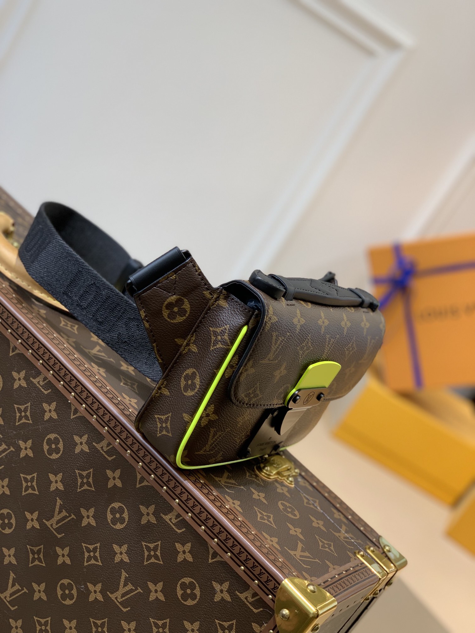 Louis Vuitton LV S Lock Sling Bag 腰包 M45864黄