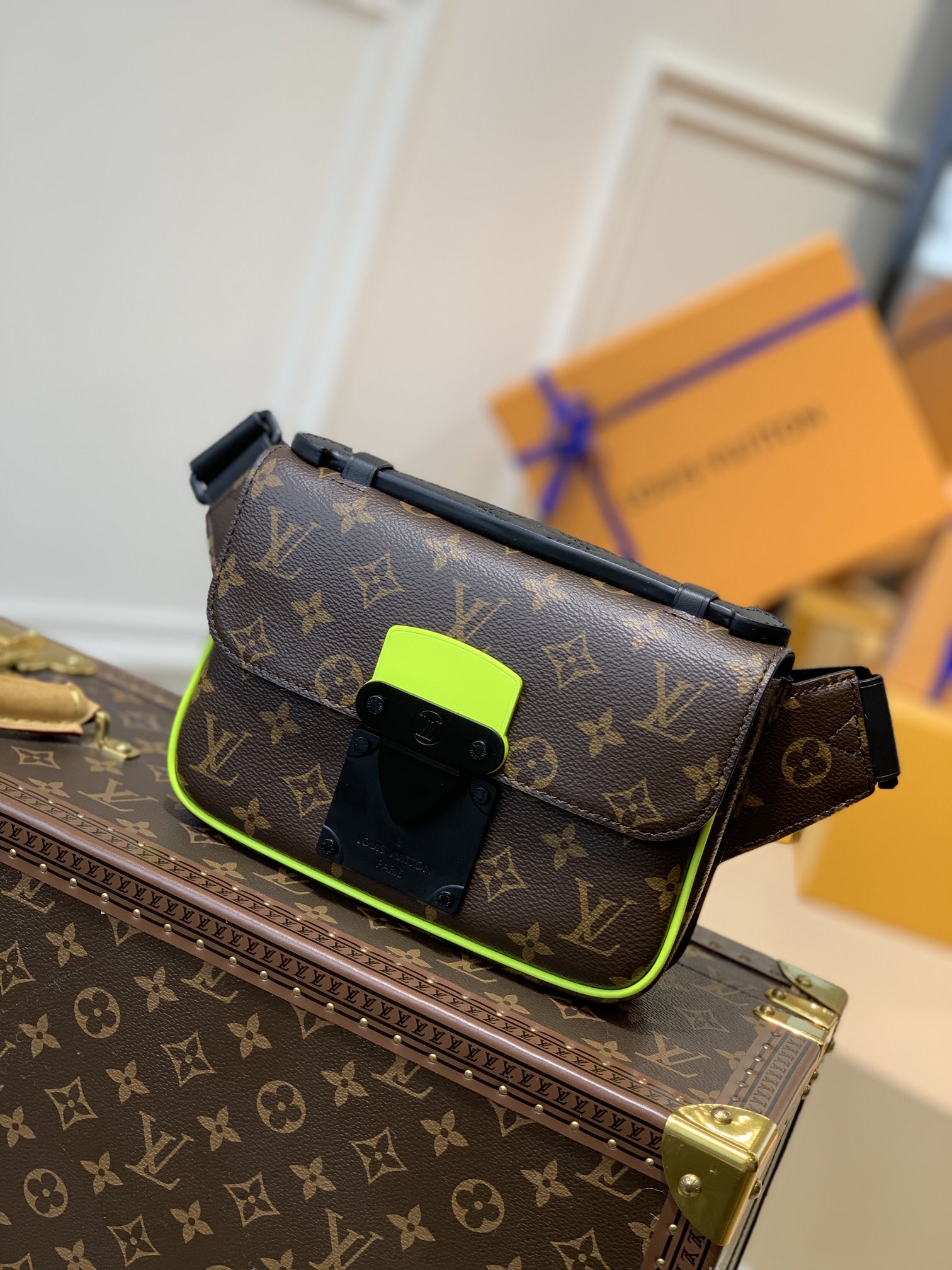 Louis Vuitton LV S Lock Sling Bag 腰包 M45864黄