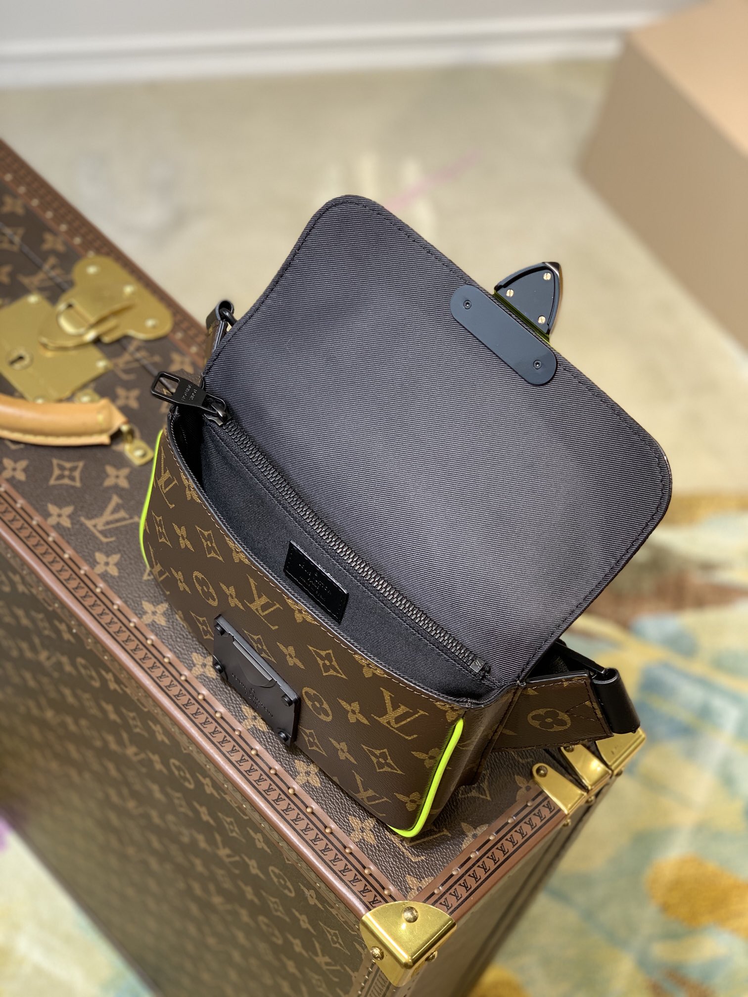 Louis Vuitton LV S Lock Sling Bag 腰包 M45864黄