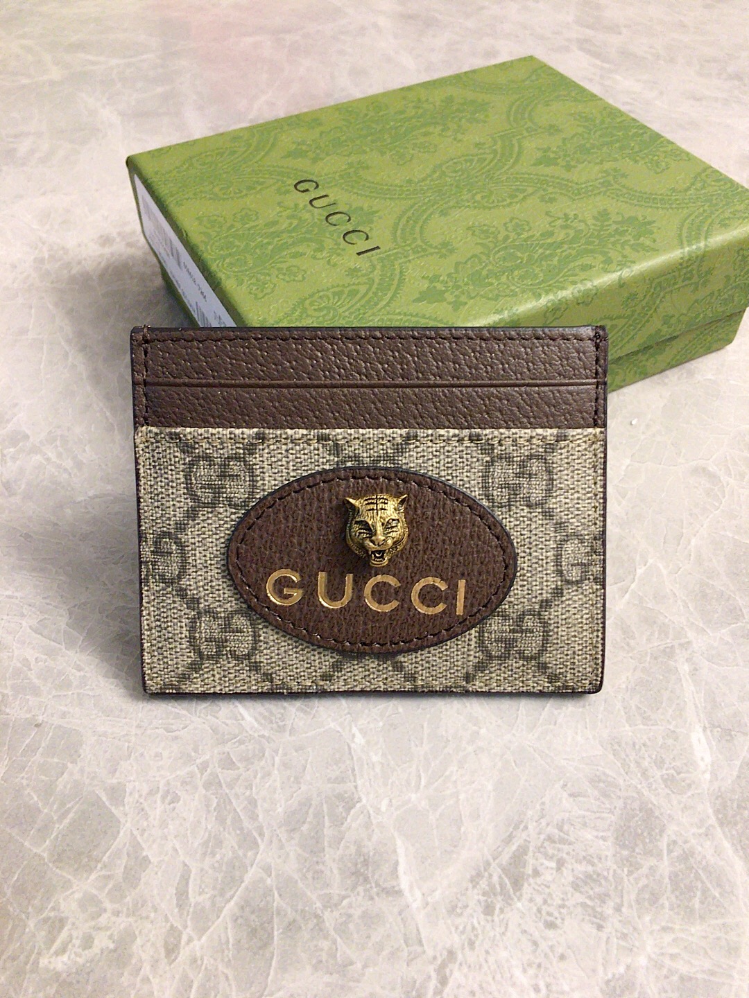 NO:673638,Original quality ~ apricot GG Supreme premium PVC card holder, oval leather label, with tiger head pattern!  The inner compartment is matched with yellow original pig grain cowhide, perfect color matching and exquisite workmanship!  Size 11×7cm, model: 597557, Gucci wallet, gucci, wallets, cowhide19860909原单品质～杏色GG Supreme高级PVC卡位夹,椭圆形皮质标签,配以虎头图案！内格搭配黄色原版猪纹牛皮,完美的颜色搭配,精美做工！尺寸11×7cm,型号: 597557,Gucci钱包,gucci,wallets,cowhide,欧美剧