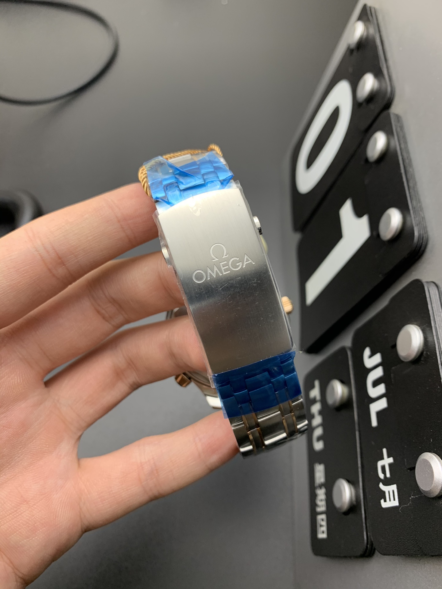 Omega 间玫金海马300