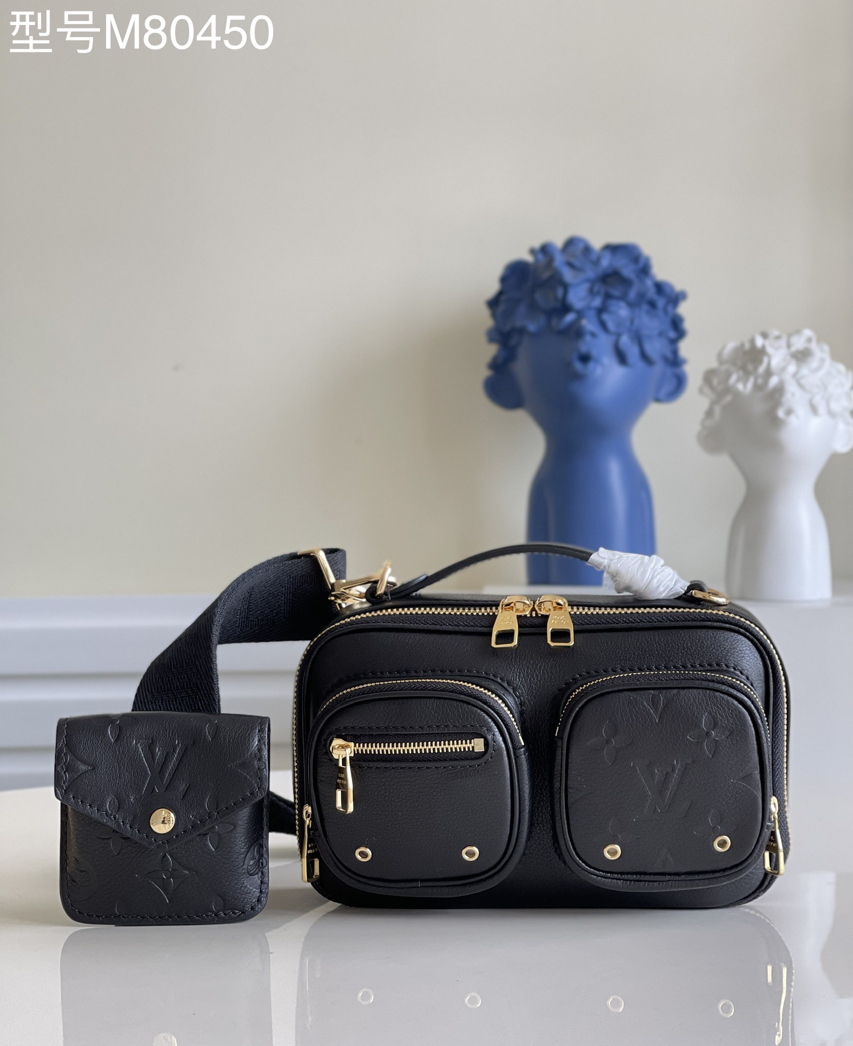 NO:397137,[Exclusive real photo M80450 black full leather] Camera bag Classic canvas with wide shoulder straps, can accommodate mobile phones, full leather double bag cloth shoulder straps camera free shipping bag oo[handshake][handshake] Its adjustable wide shoulder strap is equipped with sliding coin wallet, injecting practical functions into avant-garde design. Size 18.0 x11.0 x10.0 cm s.,LV [original leather],louis vuitton, wallets,satchels19860909【独家实拍M80450黑色全皮】 相机包 经典帆布搭配宽肩带,可容纳手机,全皮双袋布面肩带相机包邮差挎包oo[握手][握手]其可调节宽肩带配有滑动零钱包,为前卫设计注入实用功能.尺寸18.0 x11.0 x10.0 cm s.,LV【原厂皮】,louis vuitton,wallets,satchels,Bag