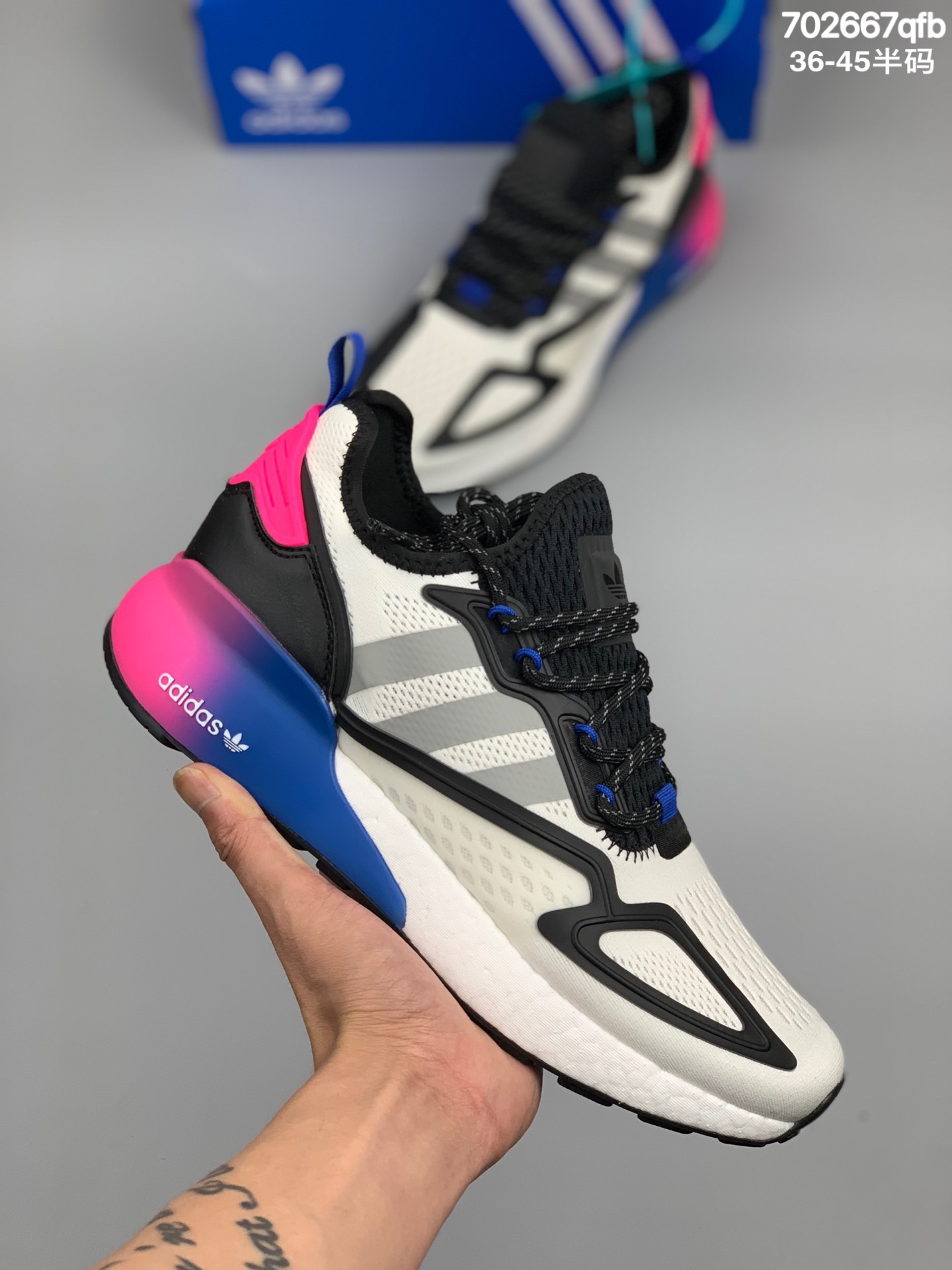 
公司级阿迪达斯 Adidas Originals ZX 2K Boost 全新爆米花缓震休闲运动跑鞋 以80年代跑鞋为灵感 采用网材和热塑性聚氨酯弹性体(TPU)鞋面，含反光材质，力求助你彰显自我，Boost中底，旨在带来舒适运动感。货号：FY2001 尺码：36 36.5 37 38 38.5 39 40 40.5 41 42 42.5 43 44 44.5 45 编码：702667qfb