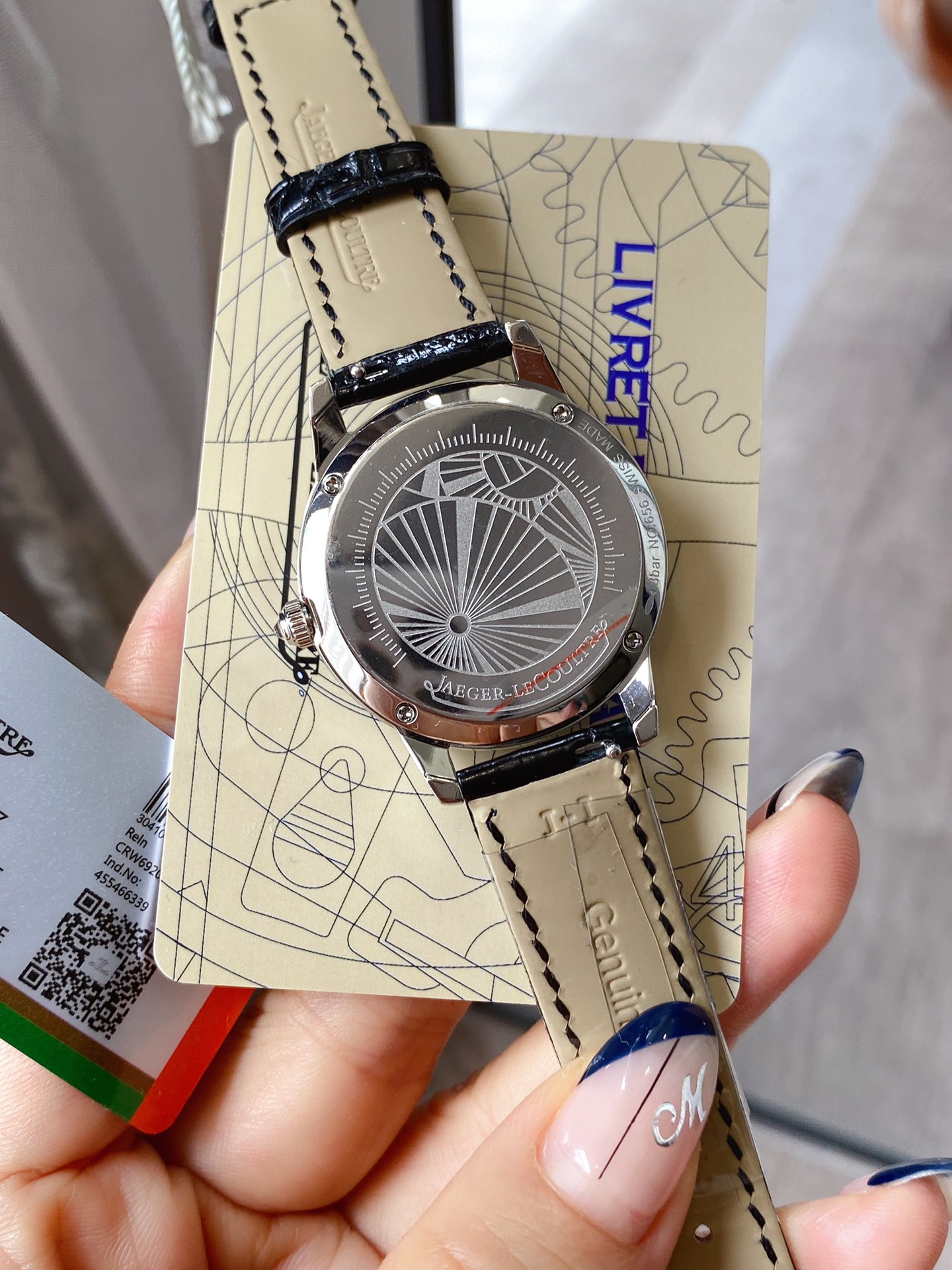 Cartier 积家约会系列月相珠宝腕表 精妙之芯时间之艺 表圈及表盘内珠宝工匠们精心打磨镶嵌的钻石