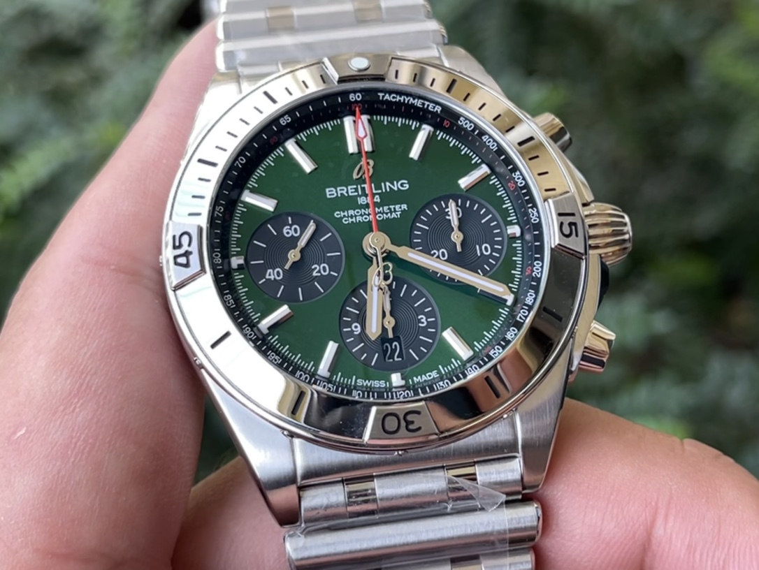 Breitling Chronomat Automatic Chronometer Men's Watch with Green Dial 4 i1625207672 1150 2
