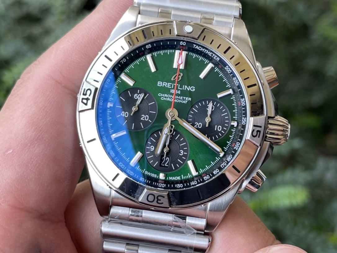 Breitling Chronomat Automatic Chronometer Men's Watch with Green Dial 3 i1625207672 3626 1