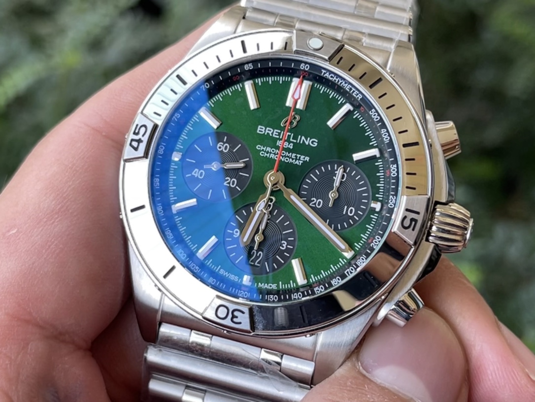 Breitling Chronomat Automatic Chronometer Men's Watch with Green Dial 5 i1625207672 729 3