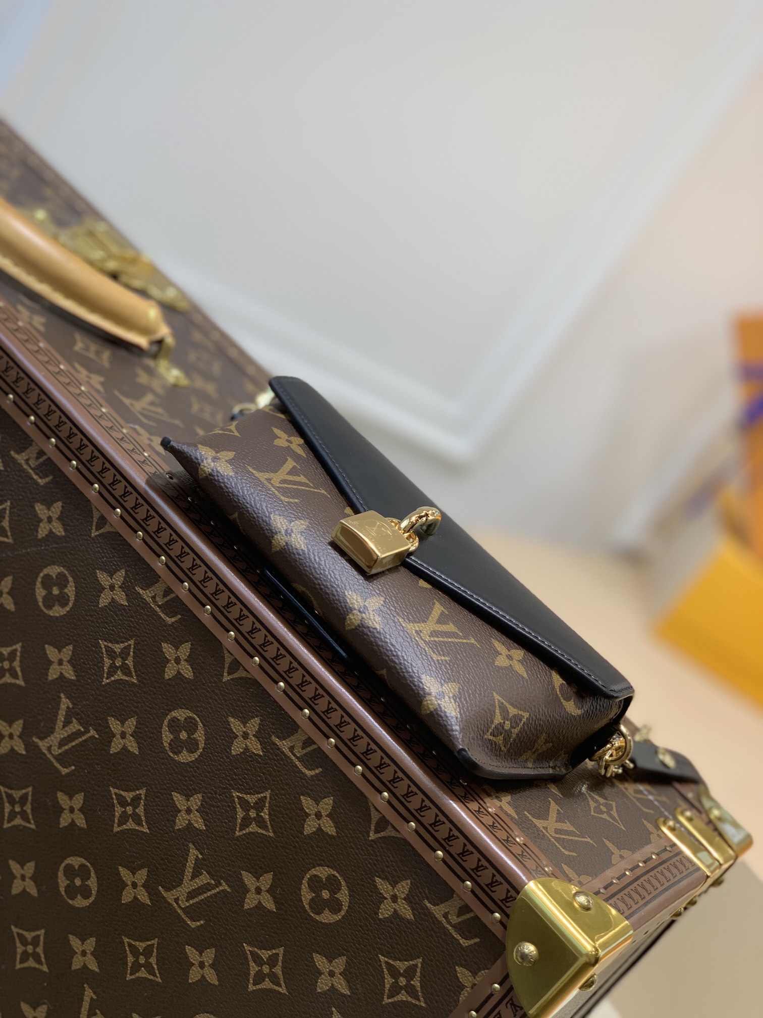 Louis Vuitton LV Padlock on Strap 腋下包 M80559黑色