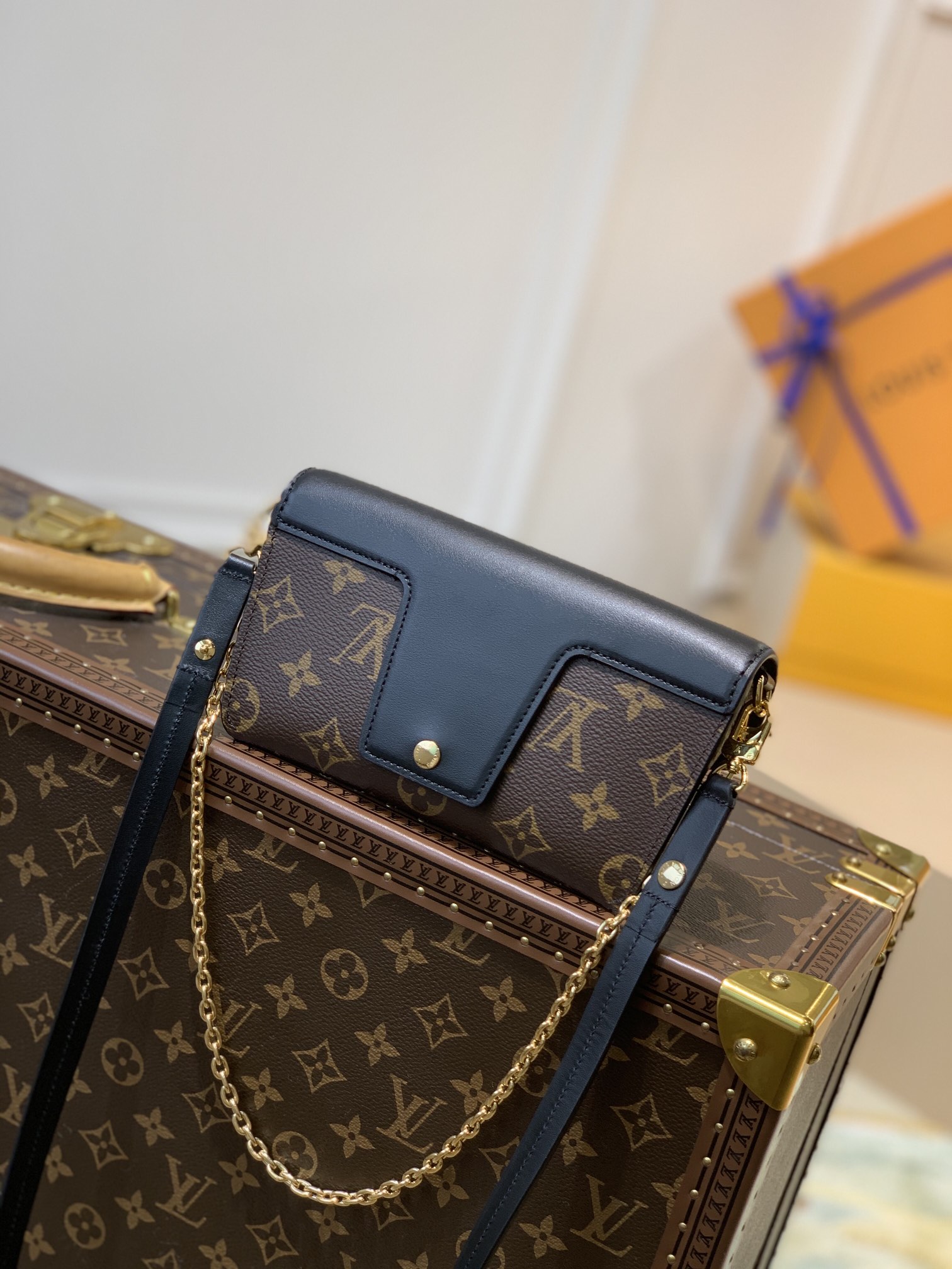 Louis Vuitton LV Padlock on Strap 腋下包 M80559黑色