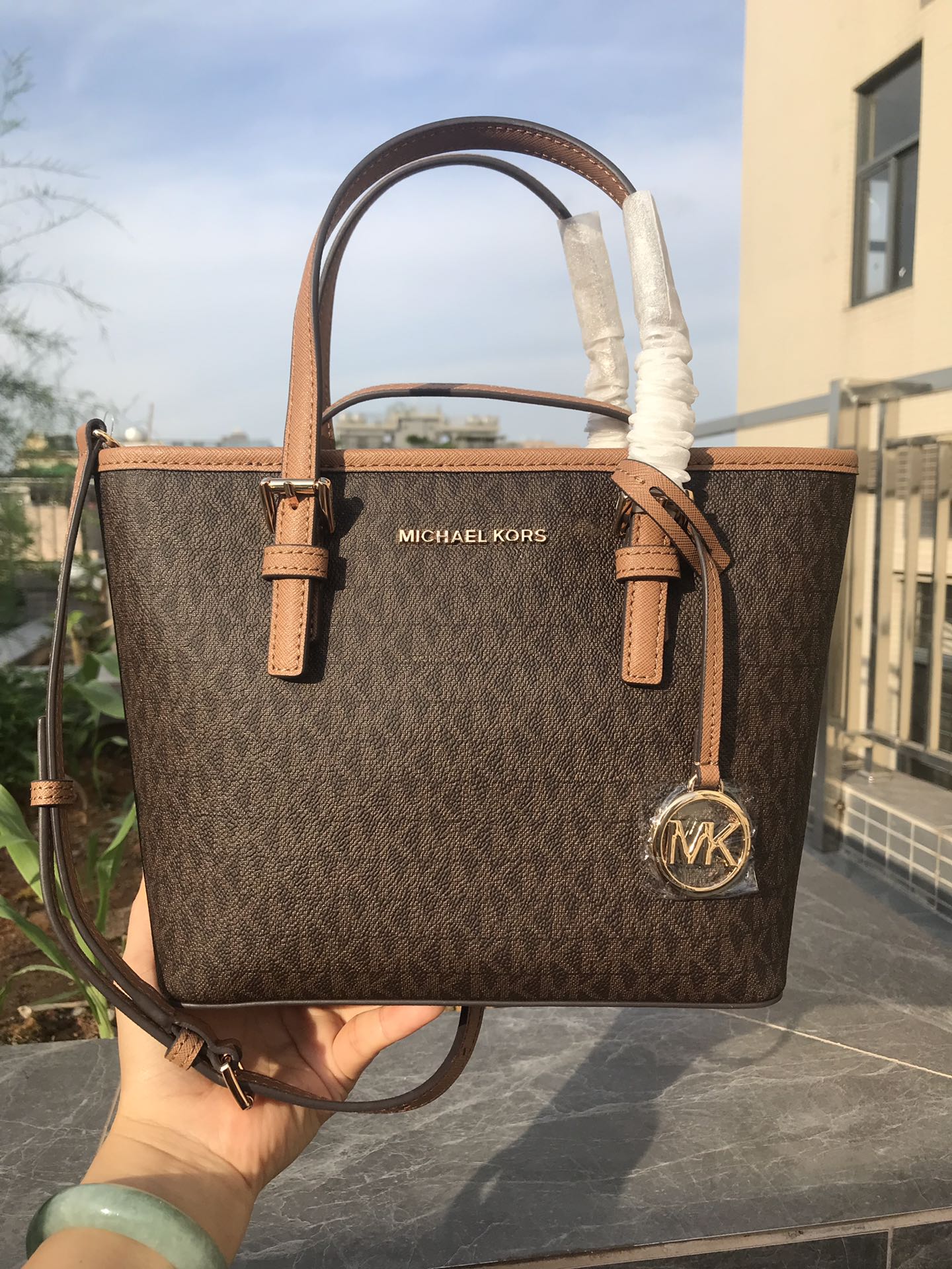 Michael Kors MK新款小号购物袋 十字纹牛皮 购物袋pv专用面料样式 设计改成了小号 额外加了长背带