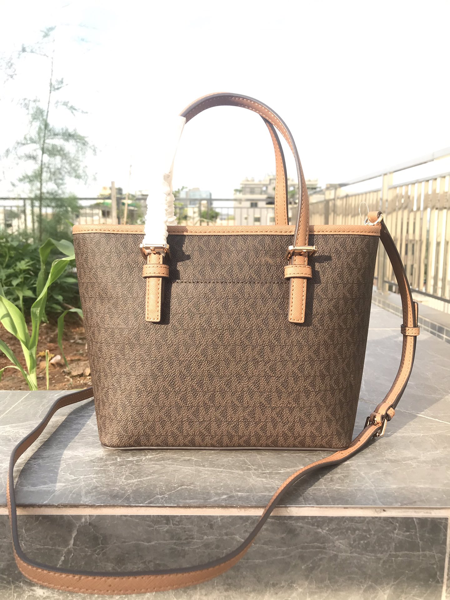 Michael Kors MK新款小号购物袋 十字纹牛皮 购物袋pv专用面料样式 设计改成了小号 额外加了长背带