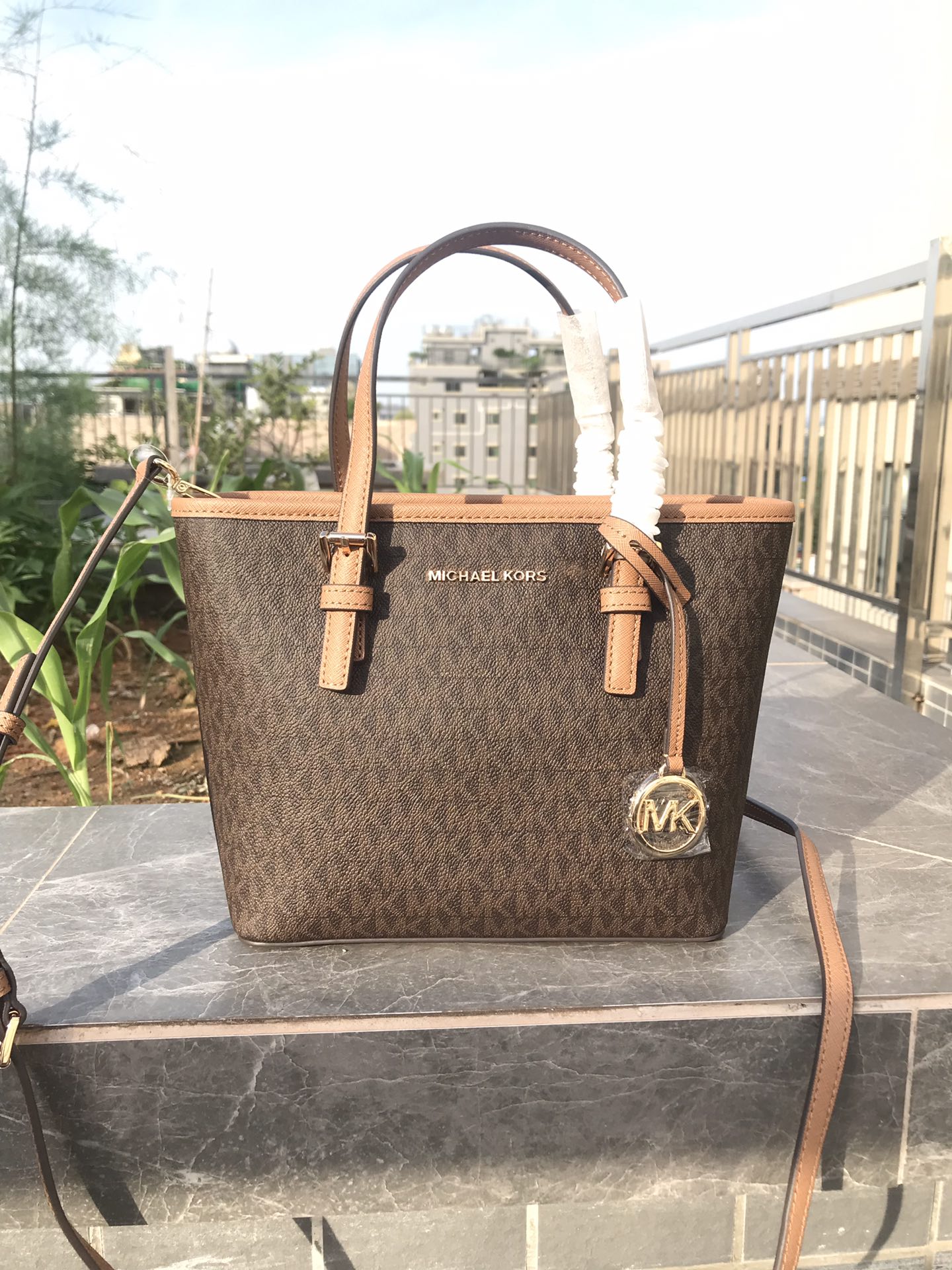 Michael Kors MK新款小号购物袋 十字纹牛皮 购物袋pv专用面料样式 设计改成了小号 额外加了长背带