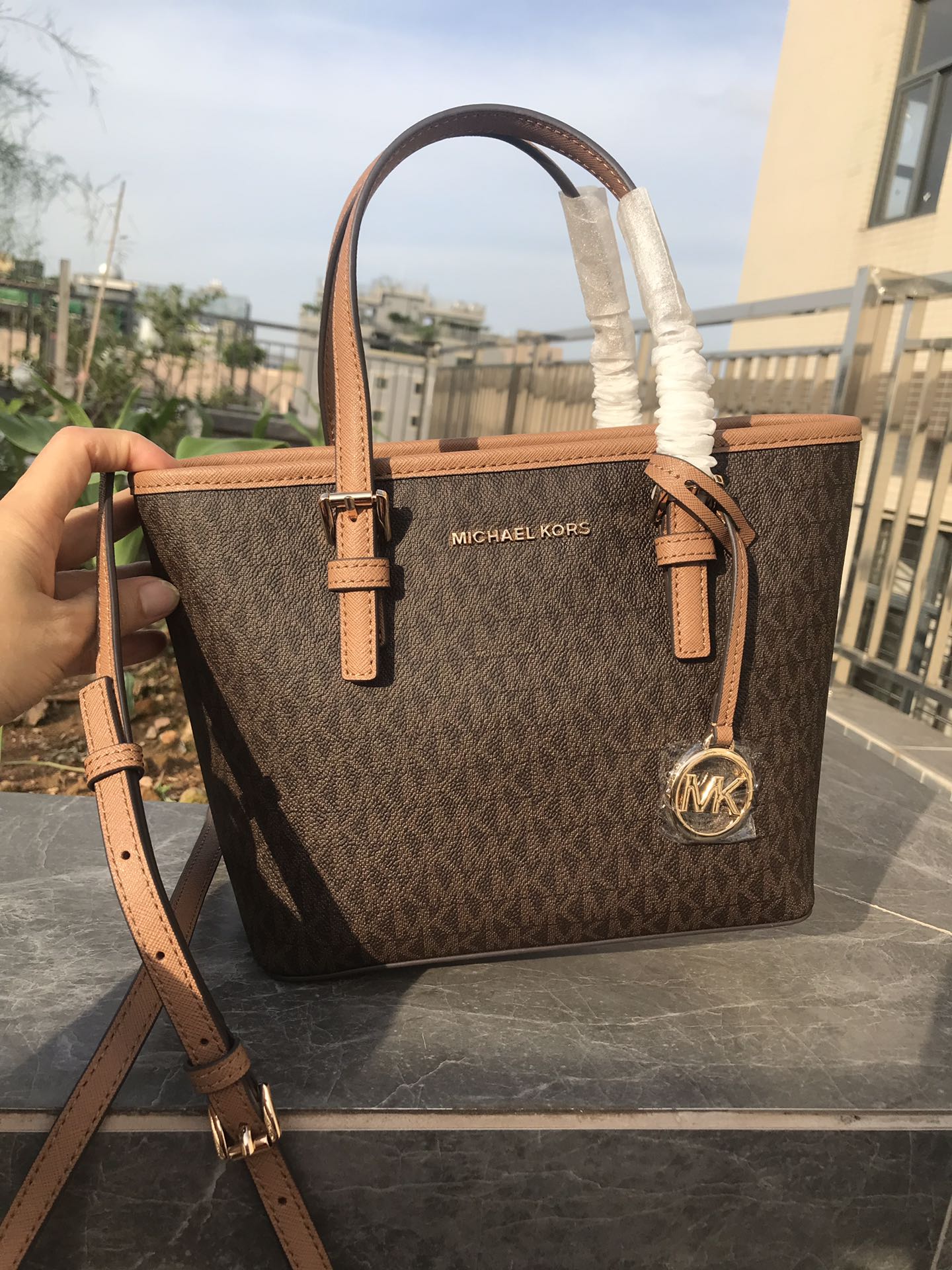 Michael Kors MK新款小号购物袋 十字纹牛皮 购物袋pv专用面料样式 设计改成了小号 额外加了长背带