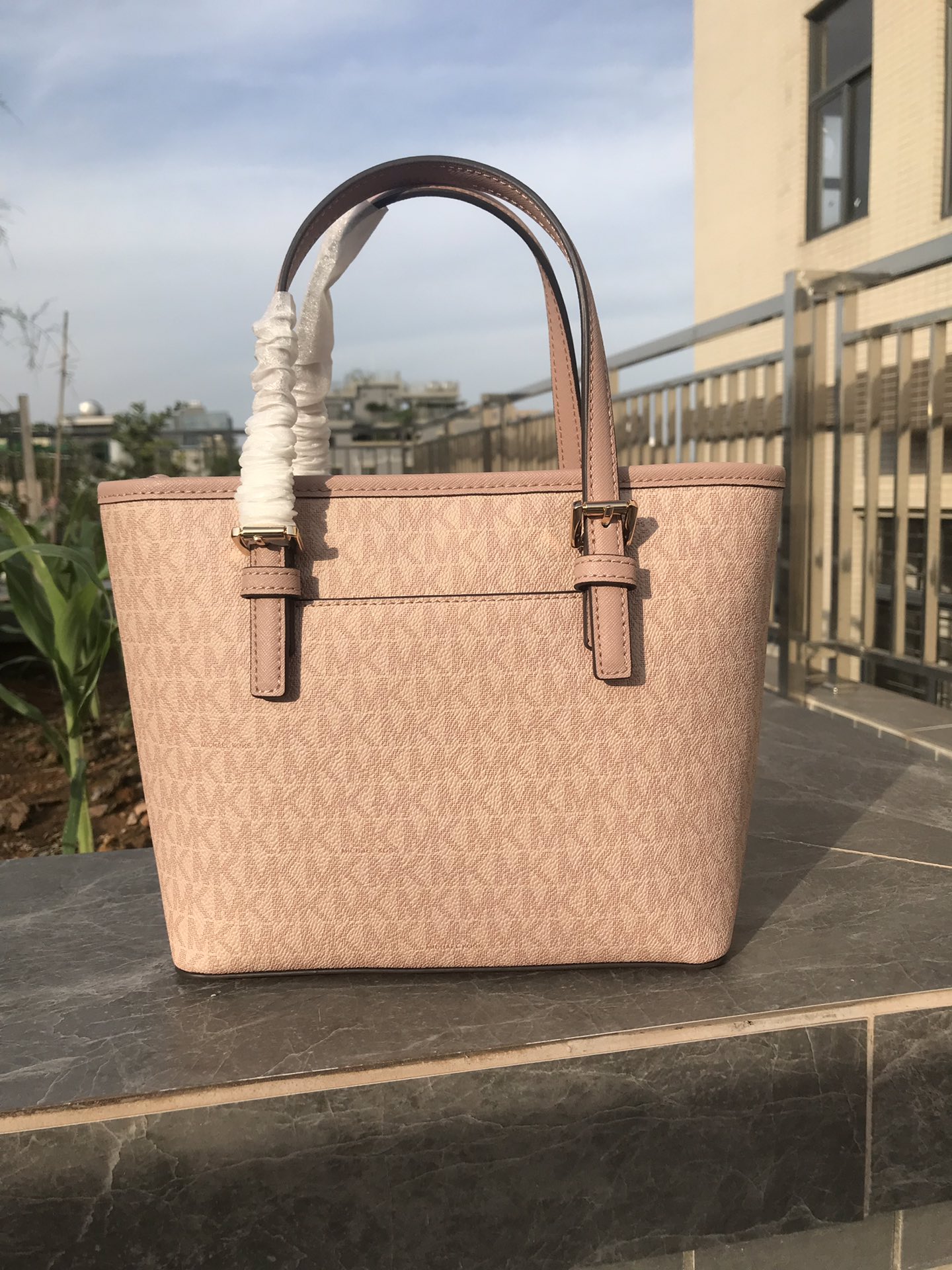 Michael Kors MK新款小号购物袋 十字纹牛皮 购物袋pv专用面料样式 设计改成了小号 额外加了长背带