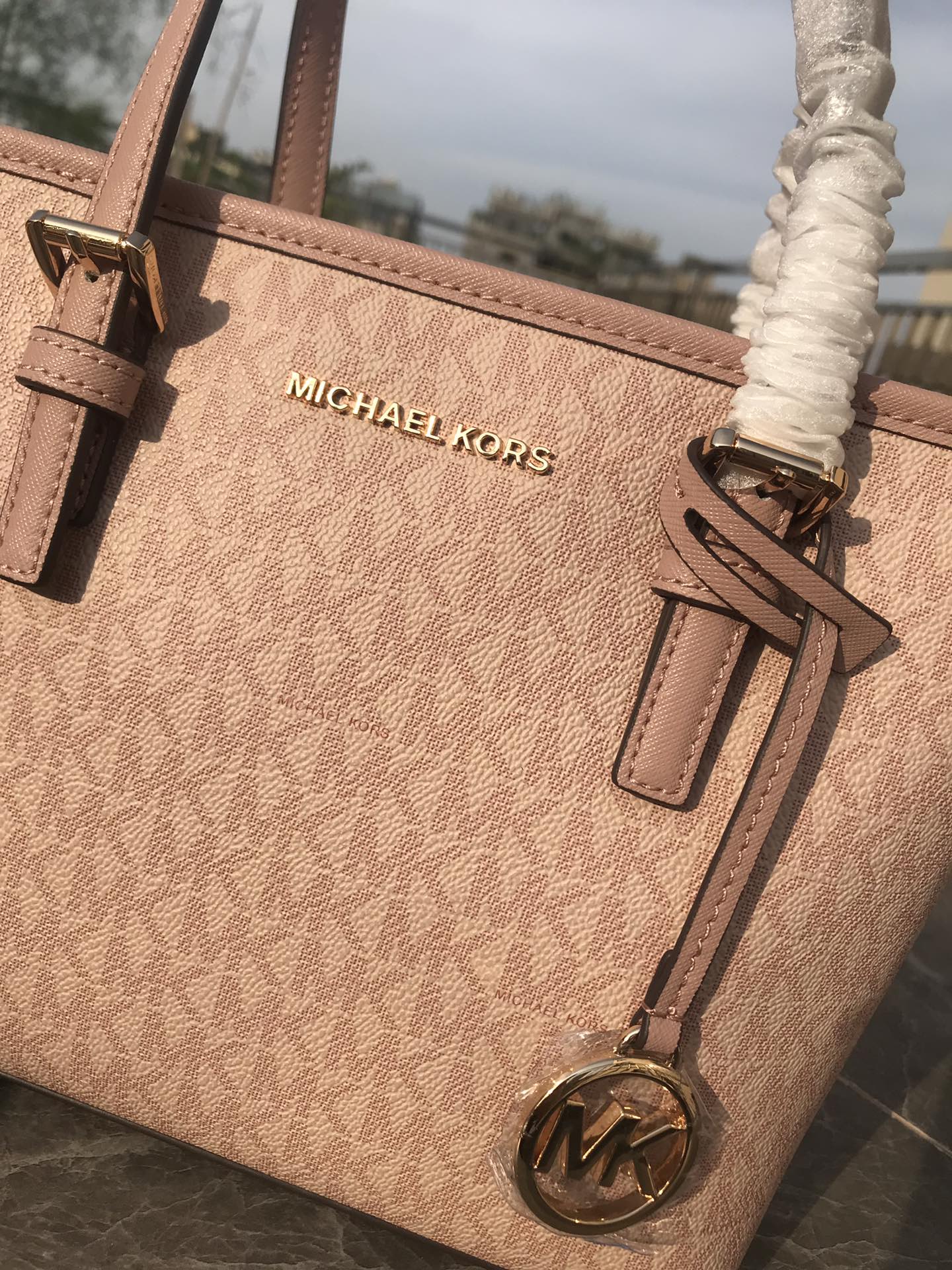Michael Kors MK新款小号购物袋 十字纹牛皮 购物袋pv专用面料样式 设计改成了小号 额外加了长背带