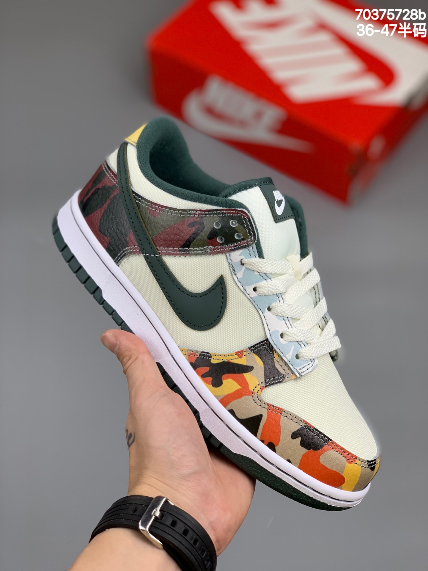 
Nike Dunk Low SE “Multi-Camo” 迷彩 不对称鸳鸯 扣篮系列低帮休闲运动滑板板鞋。采用头层皮革拼接软质移膜牛剖皮革鞋面材质#原装耐磨橡胶大底 货号：DH0957-100 
尺码：36 36.5 37.5 38 38.5 39 40 40.5 41 42 42.5 43 44 44.5 45 46 46.5 47.5
编码：70375728b