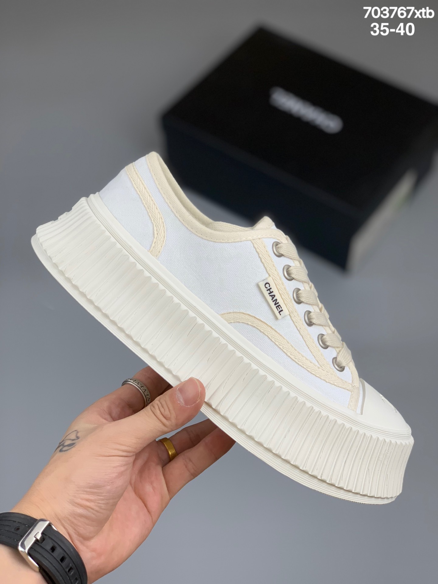 
光感变色2021Ss夏季新品 高奢品牌·香奈儿Chanel Creepers Canvas Lace sneaker 饼干厚底低帮帆布松糕休闲运动鞋 尺码：35 36 37 38 39 40编号：703767xtb