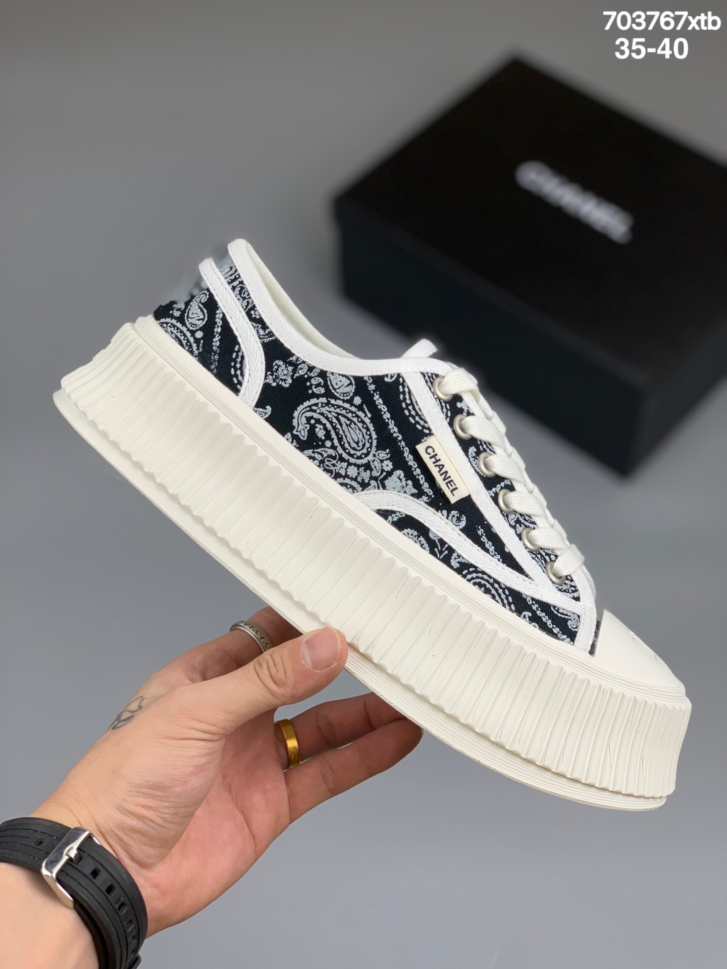 
光感变色2021Ss夏季新品 高奢品牌·香奈儿Chanel Creepers Canvas Lace sneaker 饼干厚底低帮帆布松糕休闲运动鞋 尺码：35 36 37 38 39 40编号：703767xtb