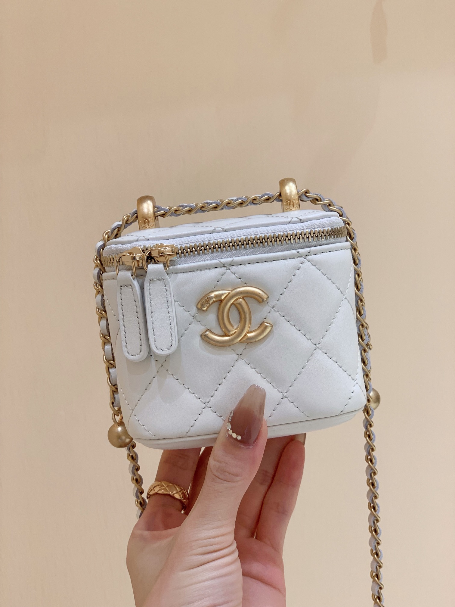 Chanel 高级手工坊双金珠系列盒子斜挎包 AP2292白色