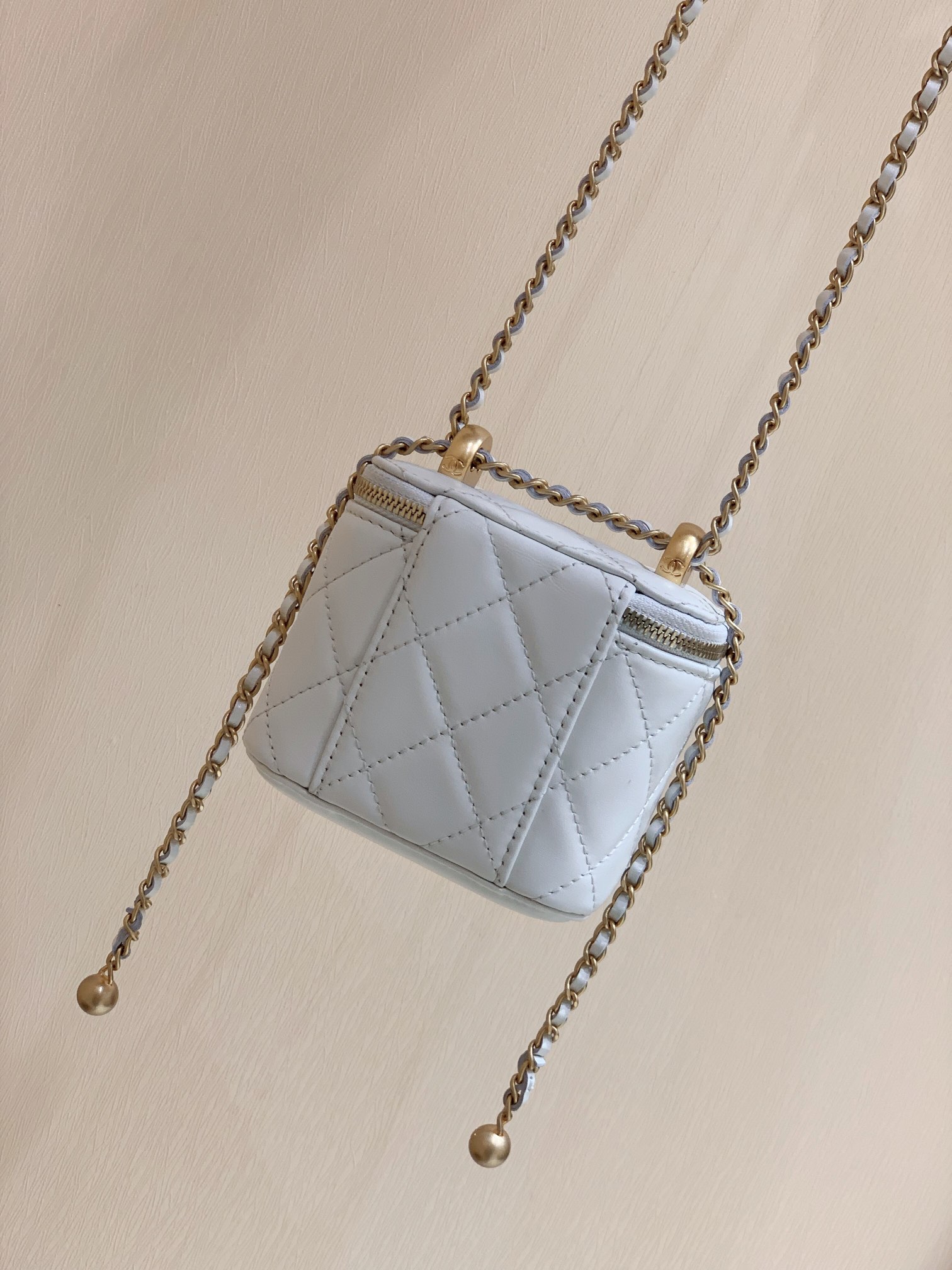 Chanel 高级手工坊双金珠系列盒子斜挎包 AP2292白色