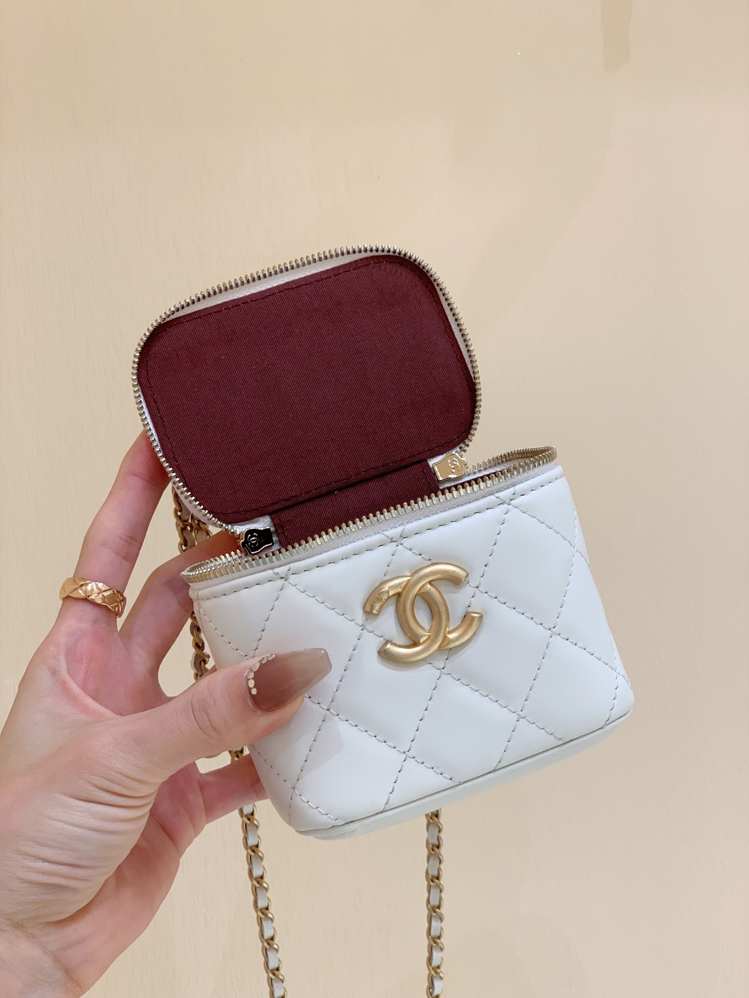 Chanel 高级手工坊双金珠系列盒子斜挎包 AP2292白色