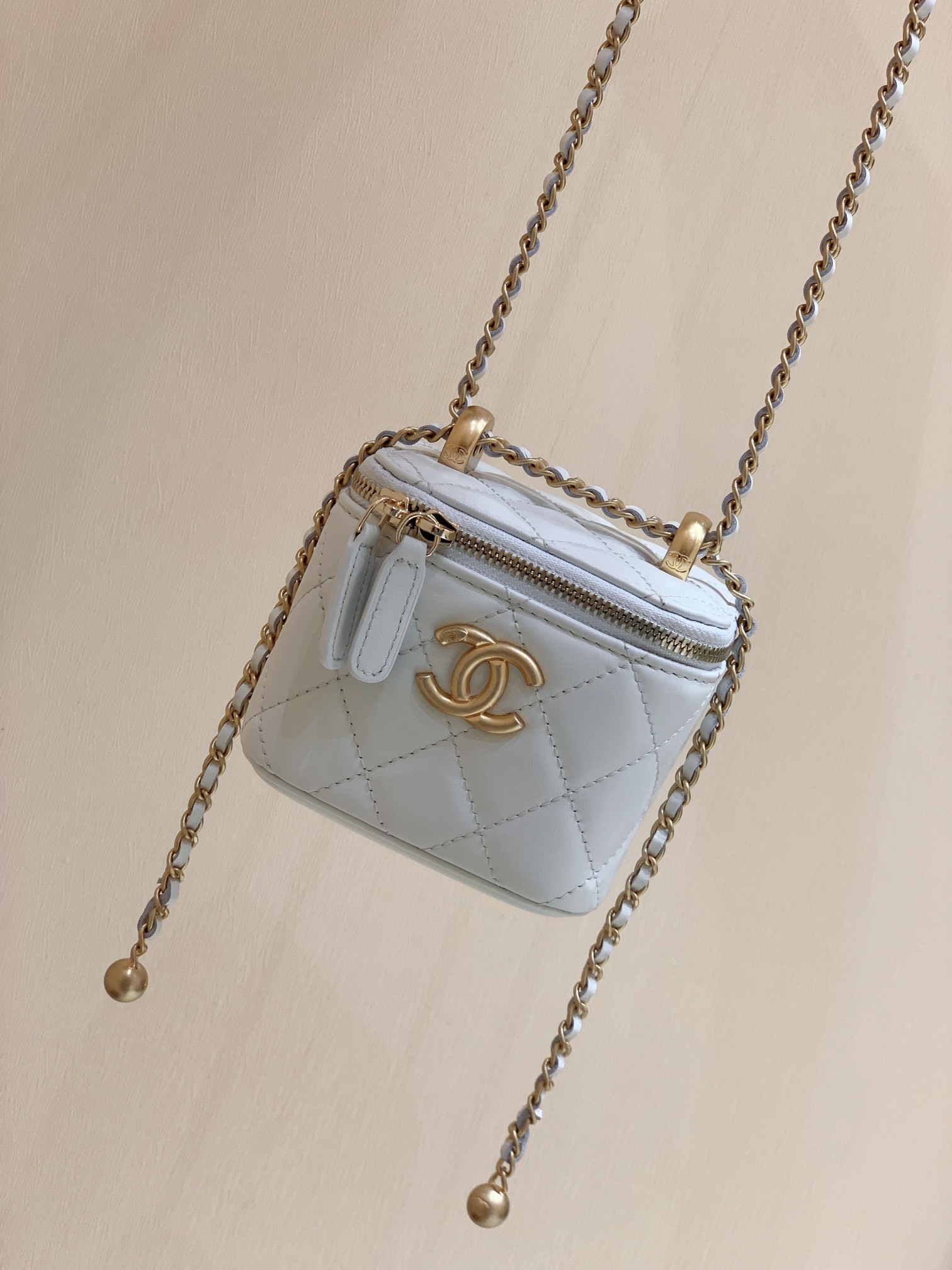 Chanel 高级手工坊双金珠系列盒子斜挎包 AP2292白色