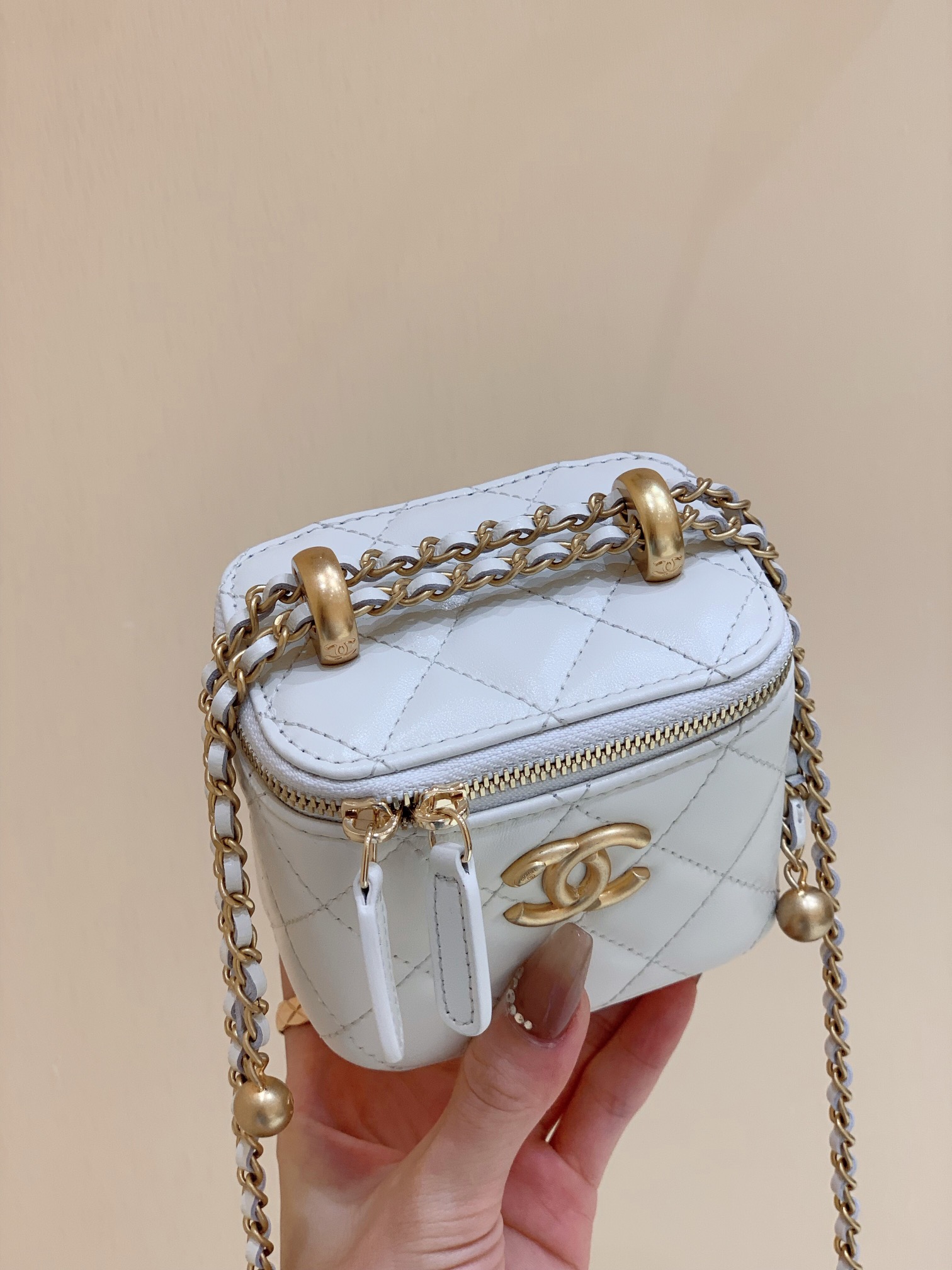 Chanel 高级手工坊双金珠系列盒子斜挎包 AP2292白色