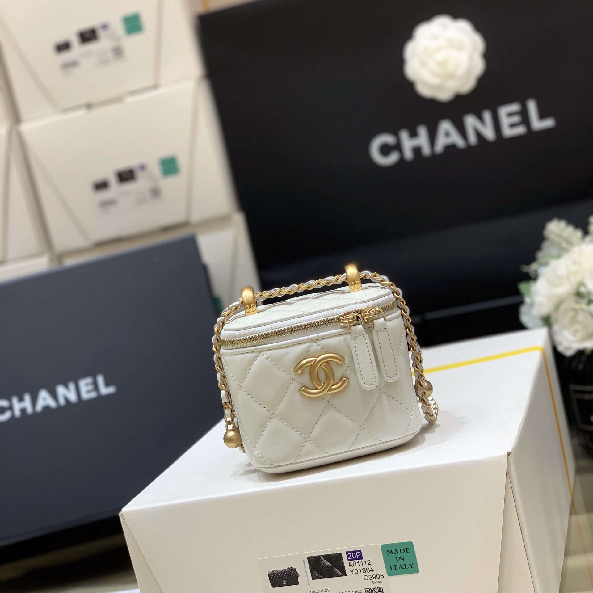 Chanel 高级手工坊双金珠系列盒子斜挎包 AP2292白色