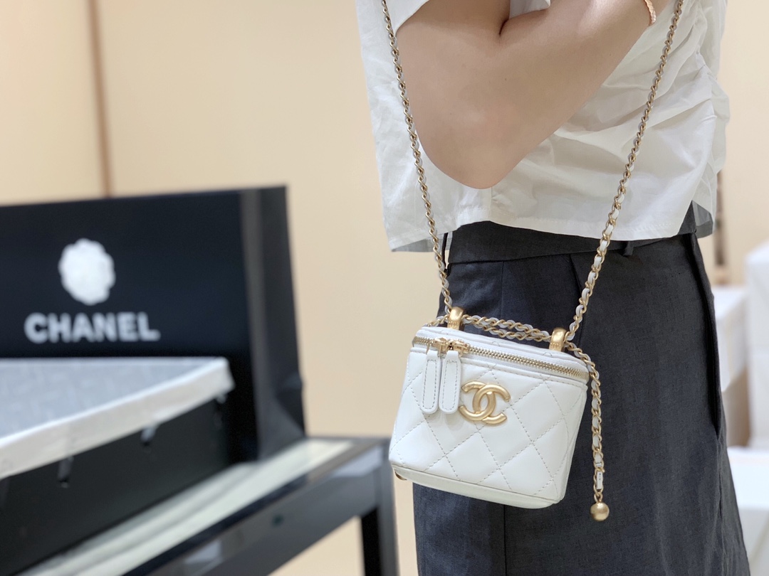 Chanel 高级手工坊双金珠系列盒子斜挎包 AP2292白色