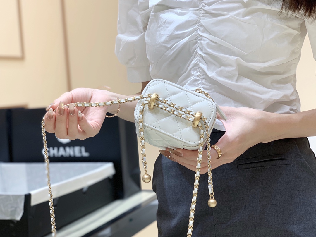 Chanel 高级手工坊双金珠系列盒子斜挎包 AP2292白色