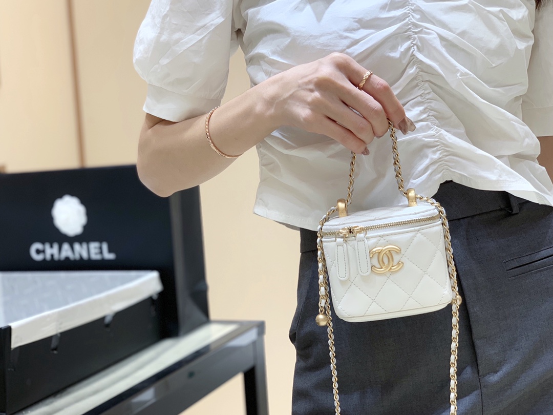 Chanel 高级手工坊双金珠系列盒子斜挎包 AP2292白色