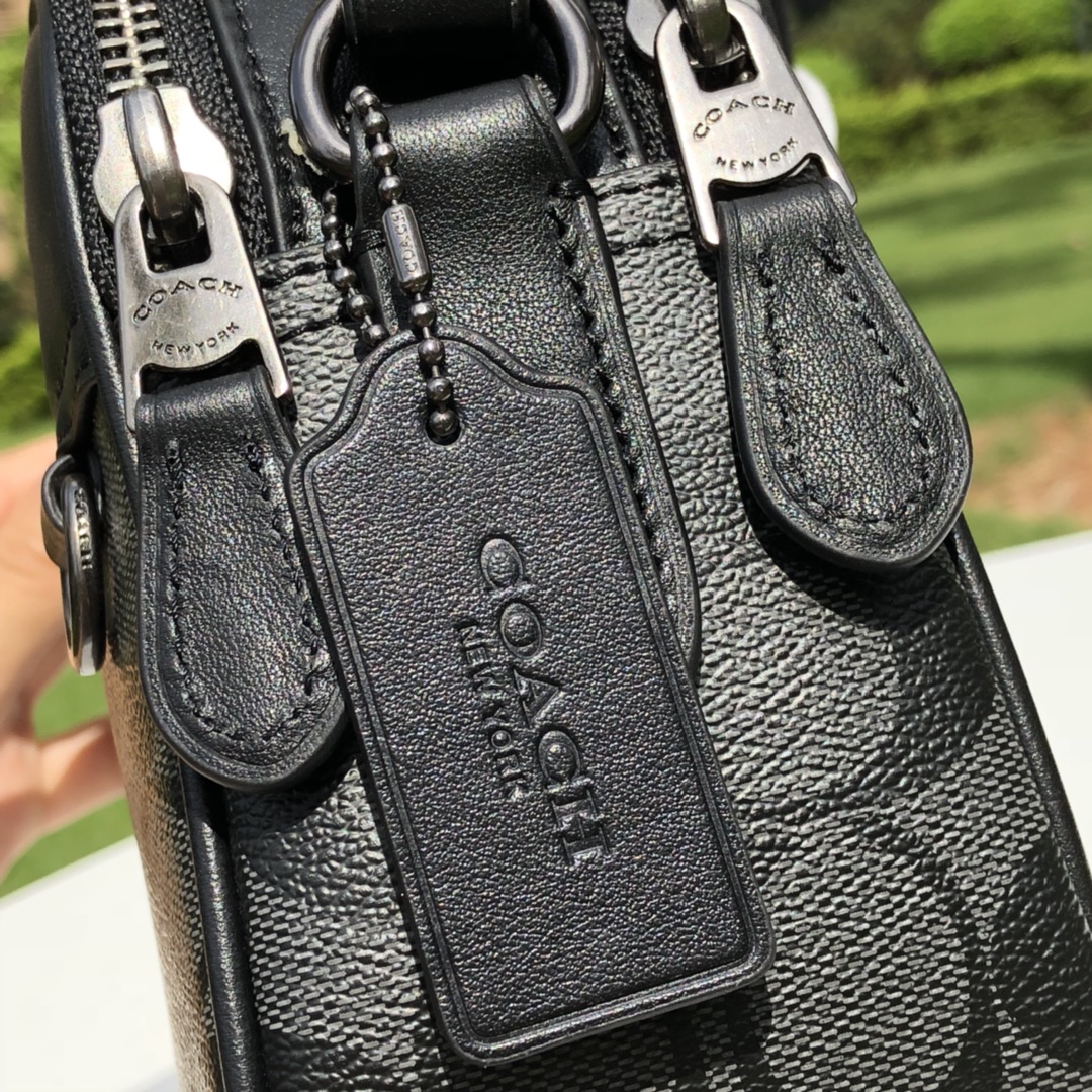 Coach C4149 最新款COA*H 蔻家 奥莱款 款 男士单肩背斜挎包 新款比以前的相机包大一点