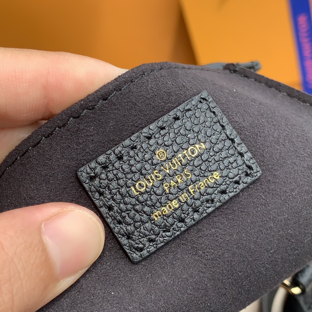 🌼 m57937尺寸14-17-5CM 热卖新款🌼Petit Sac 🌼Plat 系列迷你琴谱包。这款是