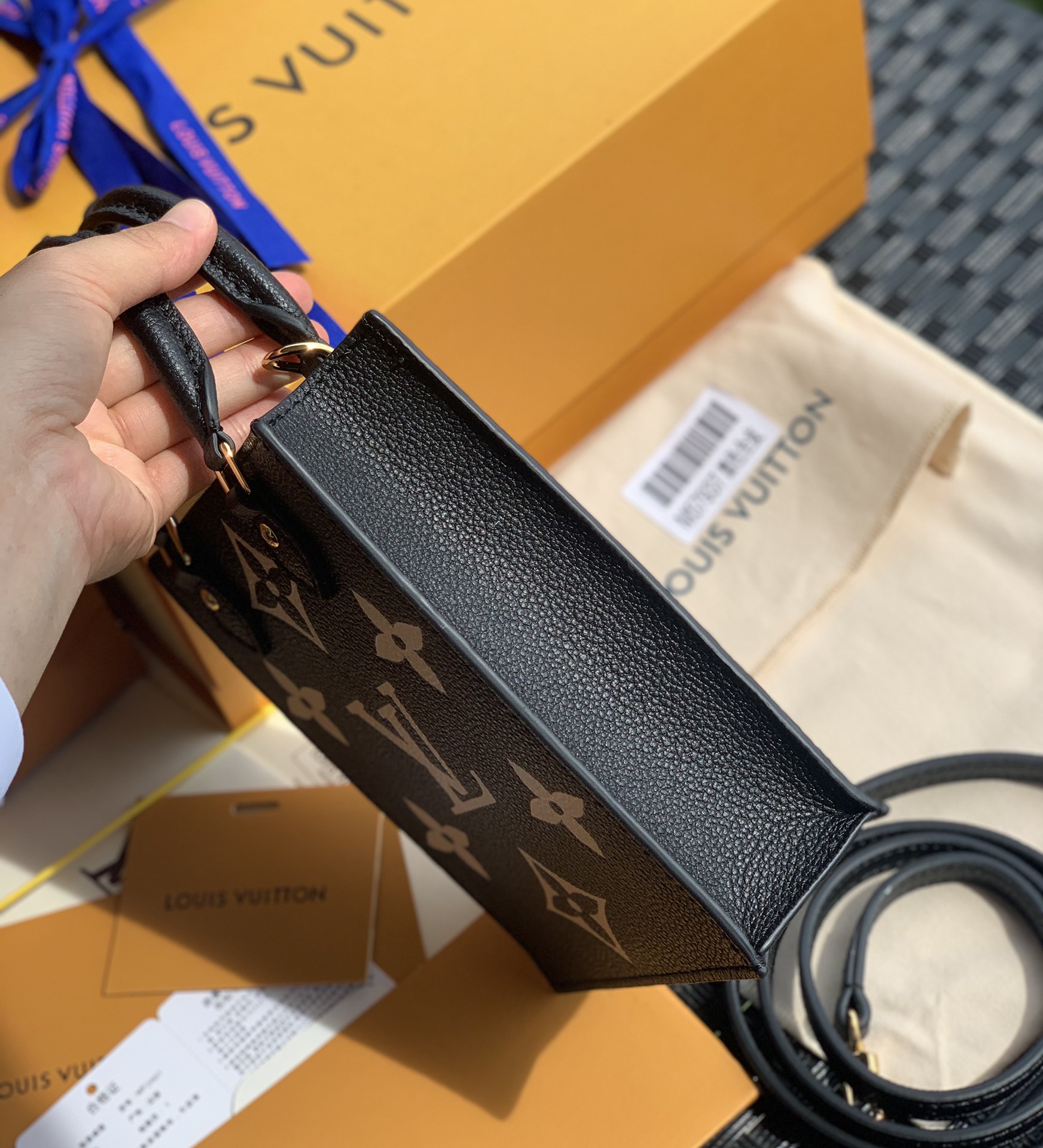 🌼 m57937尺寸14-17-5CM 热卖新款🌼Petit Sac 🌼Plat 系列迷你琴谱包。这款是