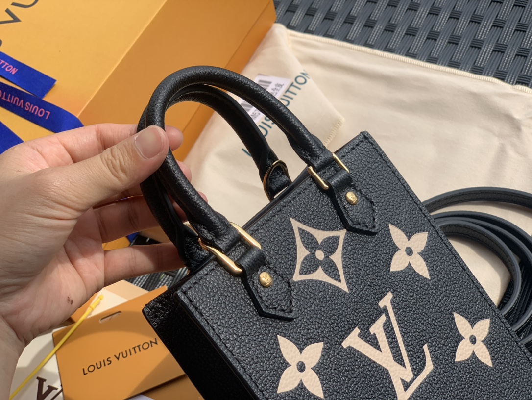 🌼 m57937尺寸14-17-5CM 热卖新款🌼Petit Sac 🌼Plat 系列迷你琴谱包。这款是