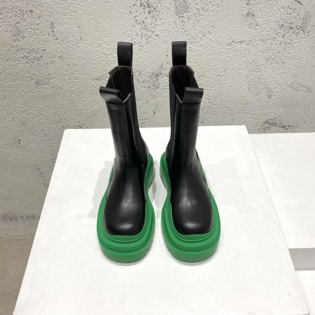 Bottega Veneta bottes Chelsea cuir de veau semelle épaisse TPU noir