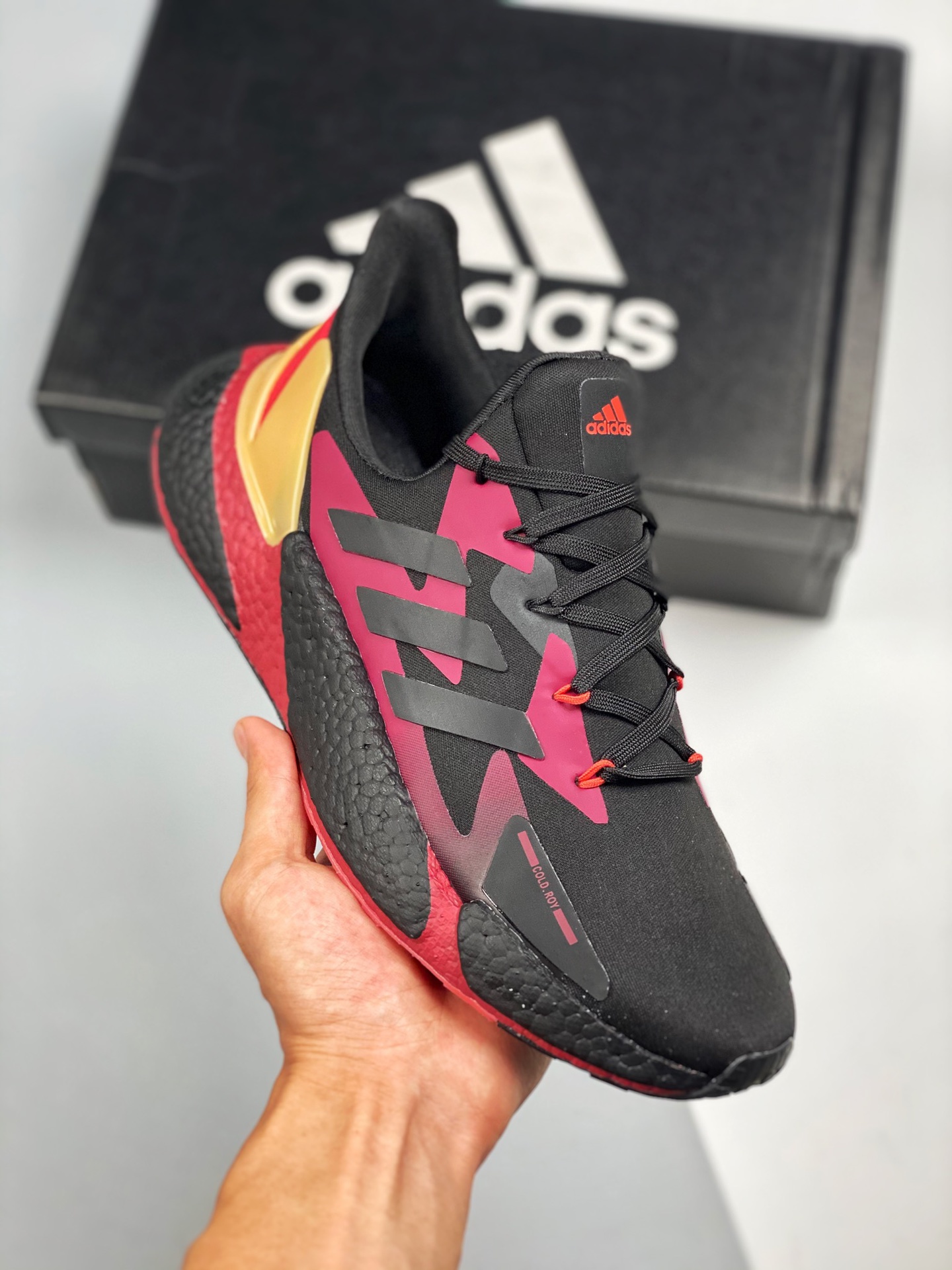AD Boost X9000L4 El diseño general es extremadamente aerodinámico. Lanzamiento inicial con fotos reales. La parte super…