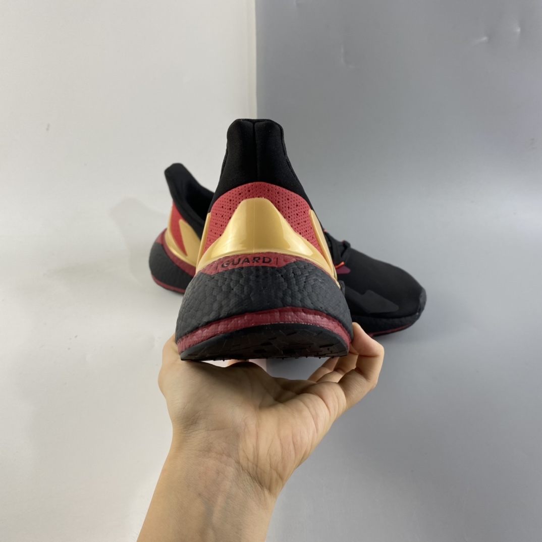 P220  Ad X9000L4 Boost 全新机能风系列 Boost休闲缓震运动跑鞋 Q46505