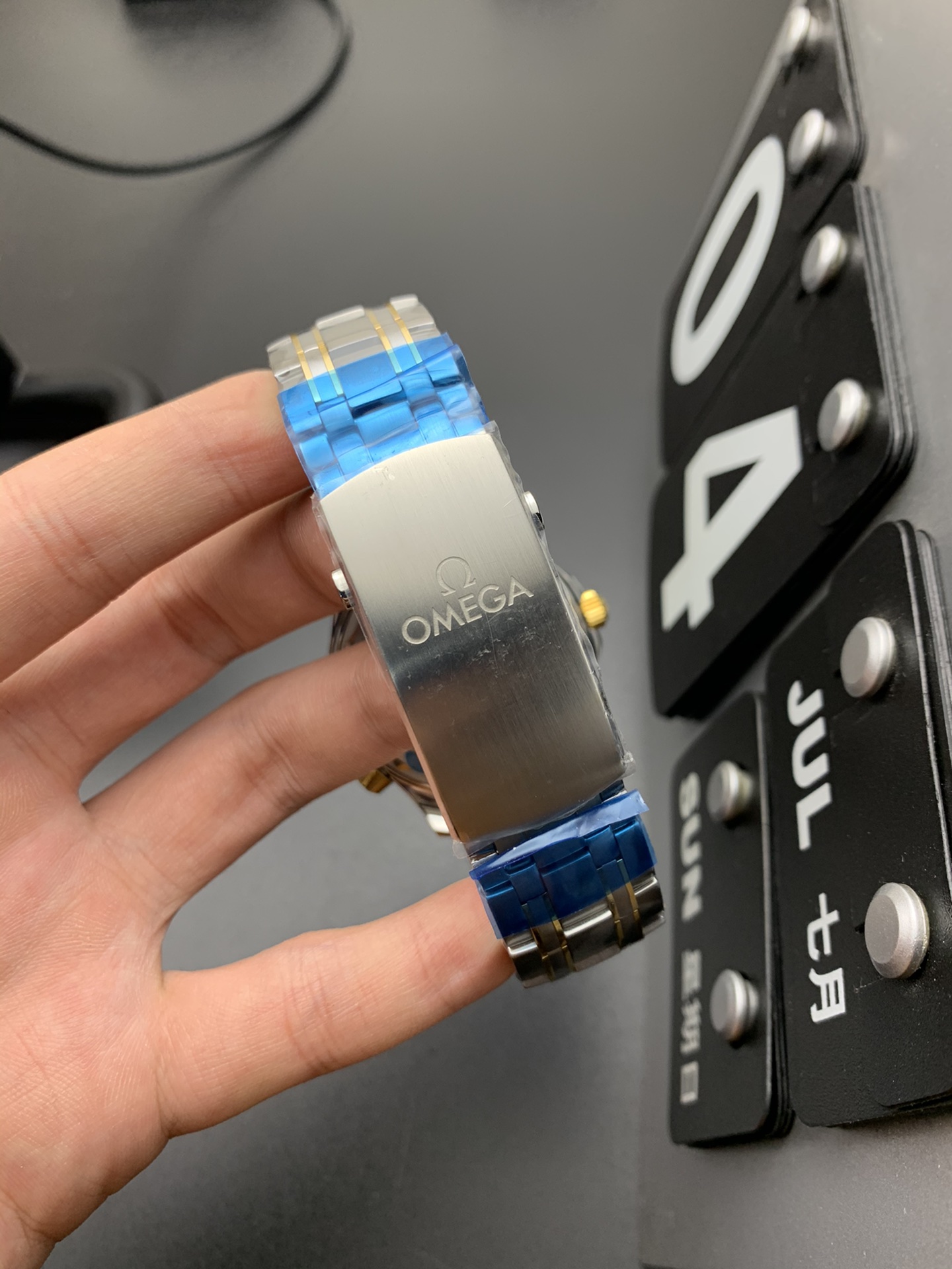 Omega 间金海马300