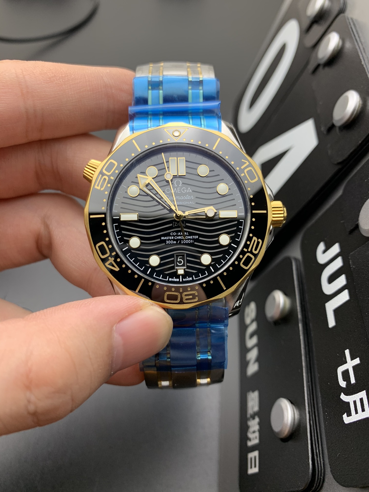 Omega 间金海马300