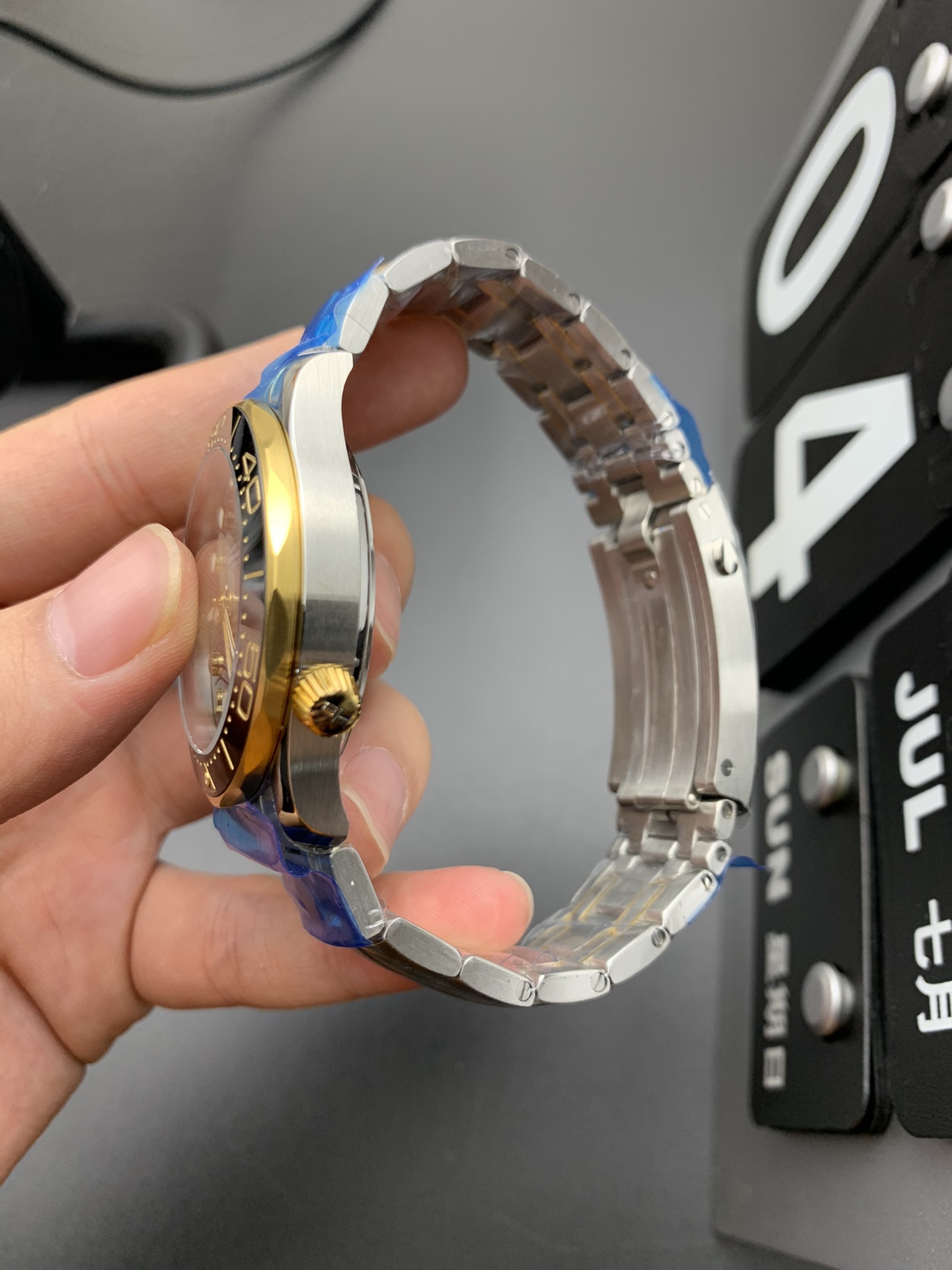 Omega 间金海马300